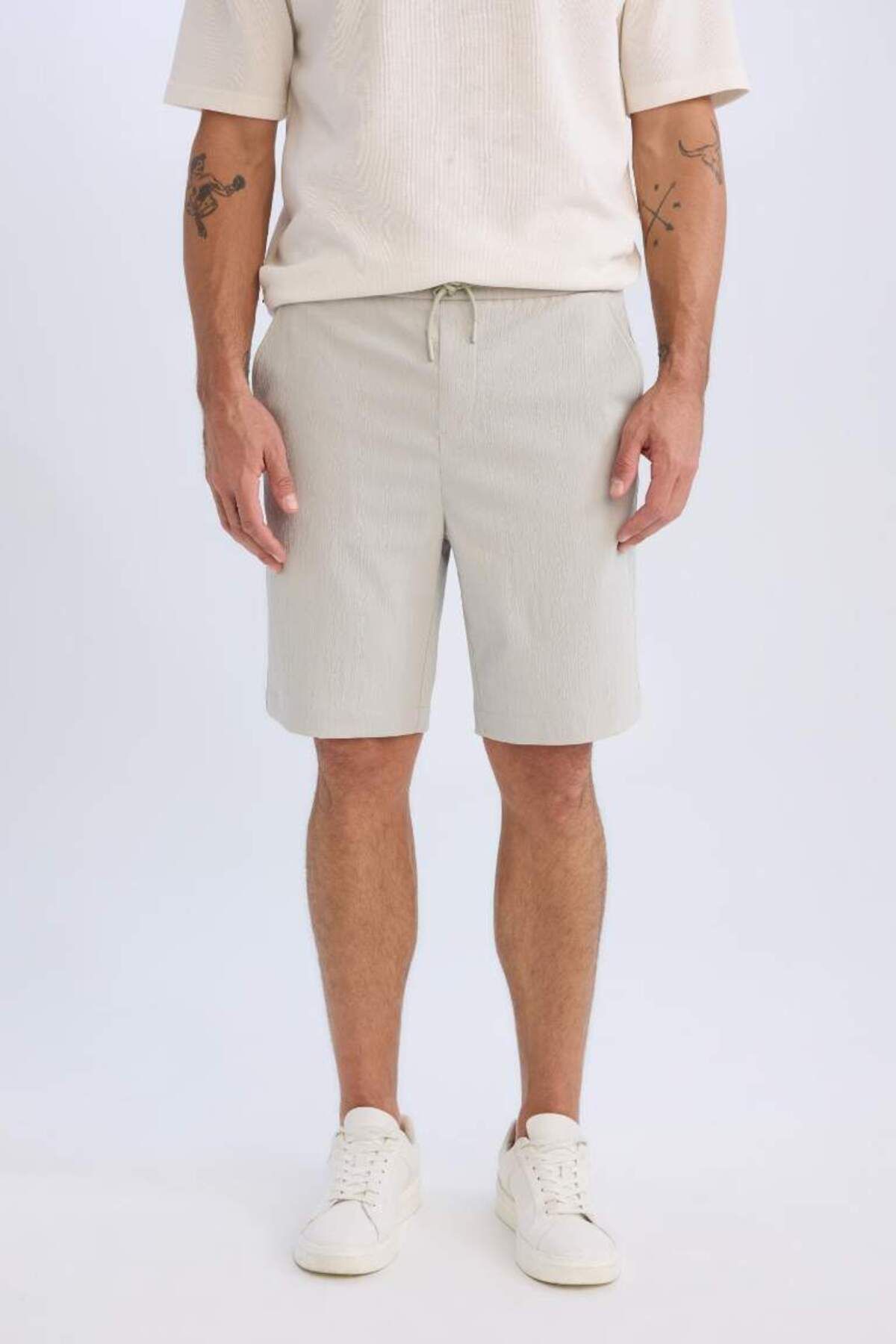DeFacto Yeni Sezon Regular Fit Beli Bağcıklı Dokulu Bermuda Şort