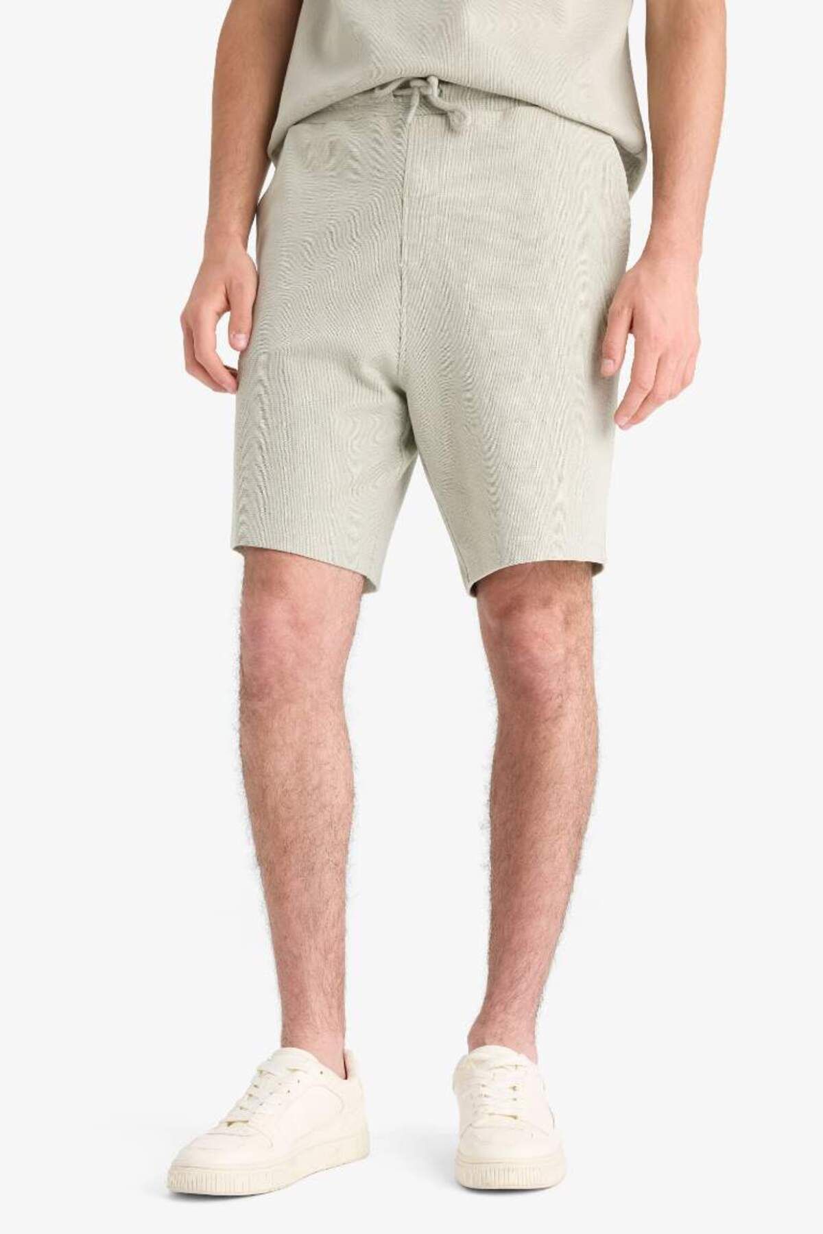 DeFacto Yeni Sezon Regular Fit Dokulu Beli Bağcıklı Şort