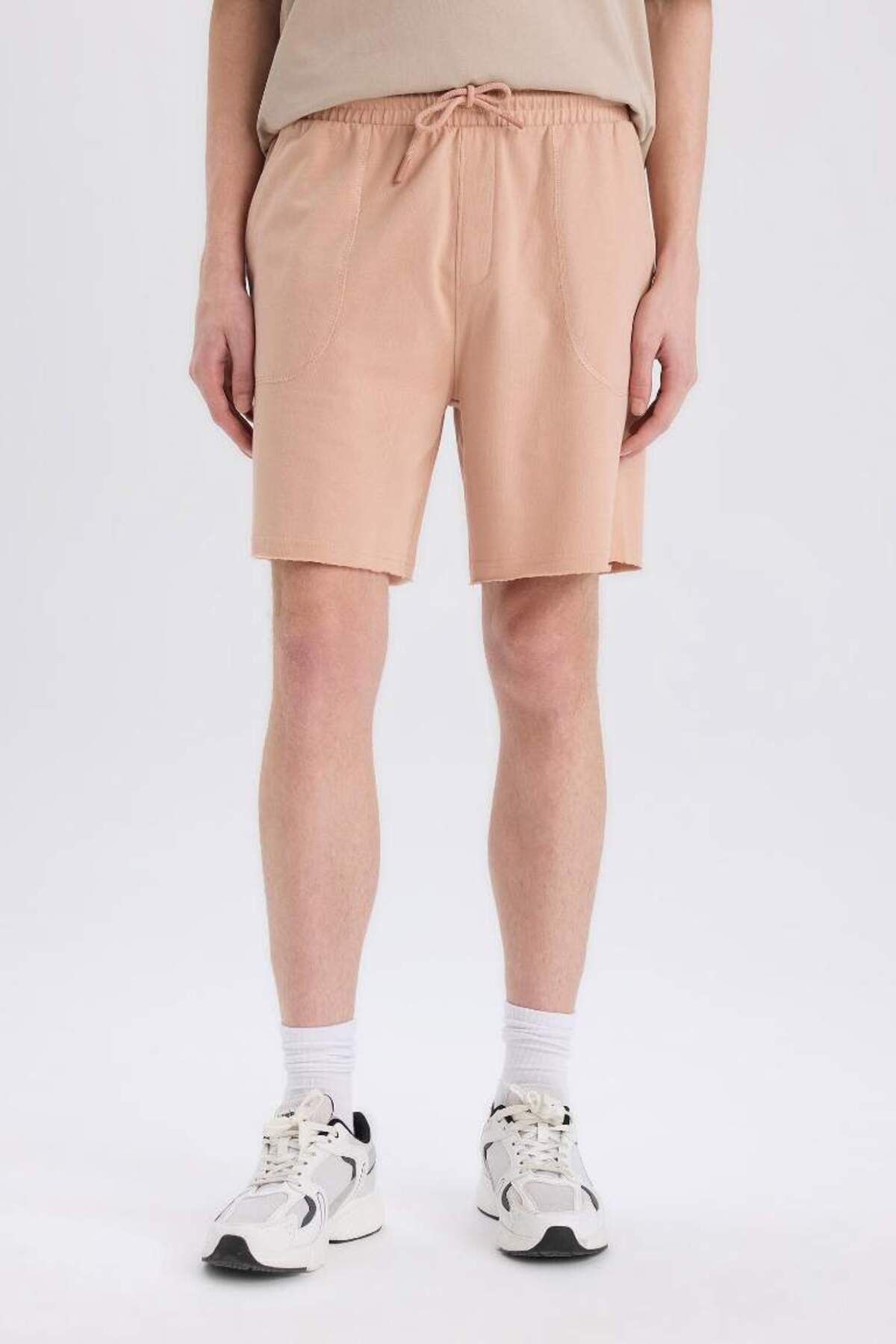 DeFacto Yeni Sezon %100 Pamuk Slim Fit Dar Kesim Dar Paça Cepli Basic Düz Şort