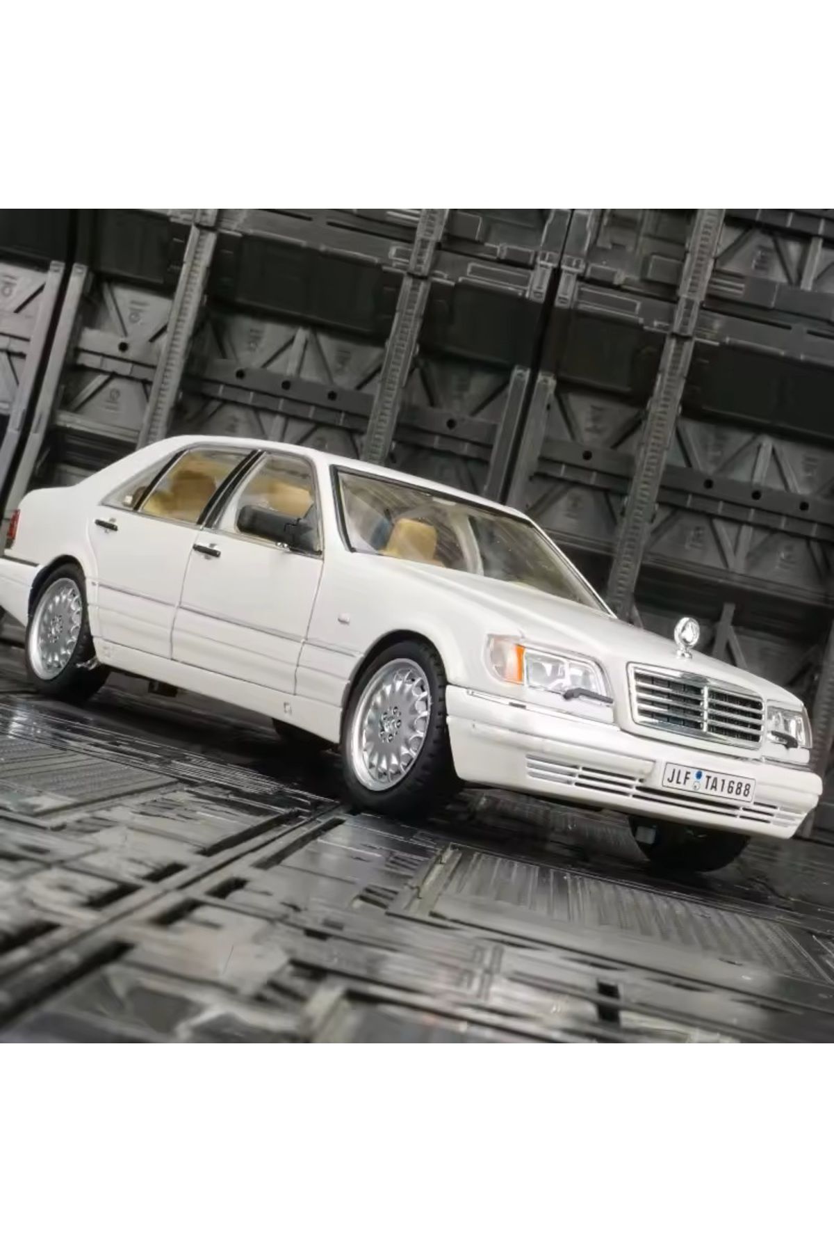 SCOWETTO 1:24 W140 SEL Kapıları Açılabilen Model Araba