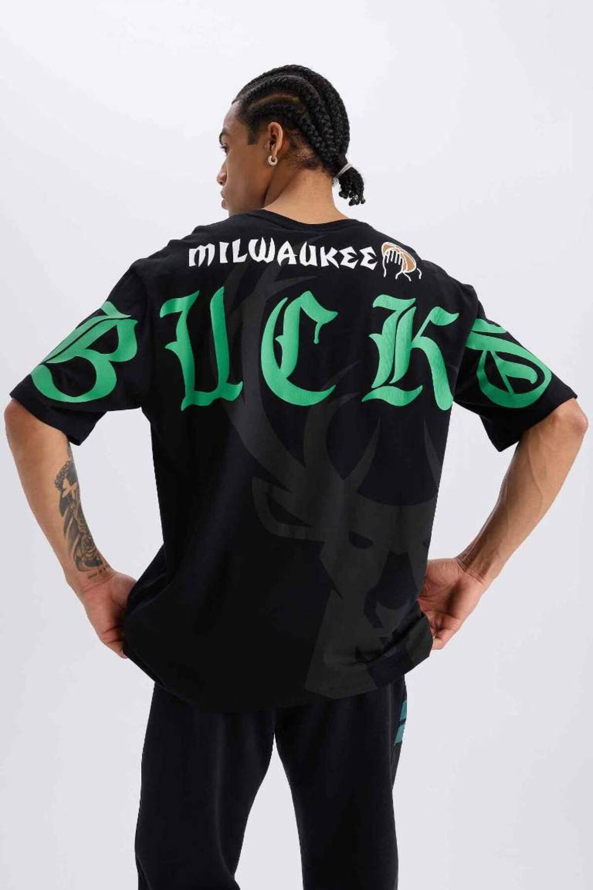 DeFacto Yeni Sezon DeFactoFit NBA Milwaukee Bucks Oversize Geniş Kalıp Bisiklet Yaka Kısa Kollu