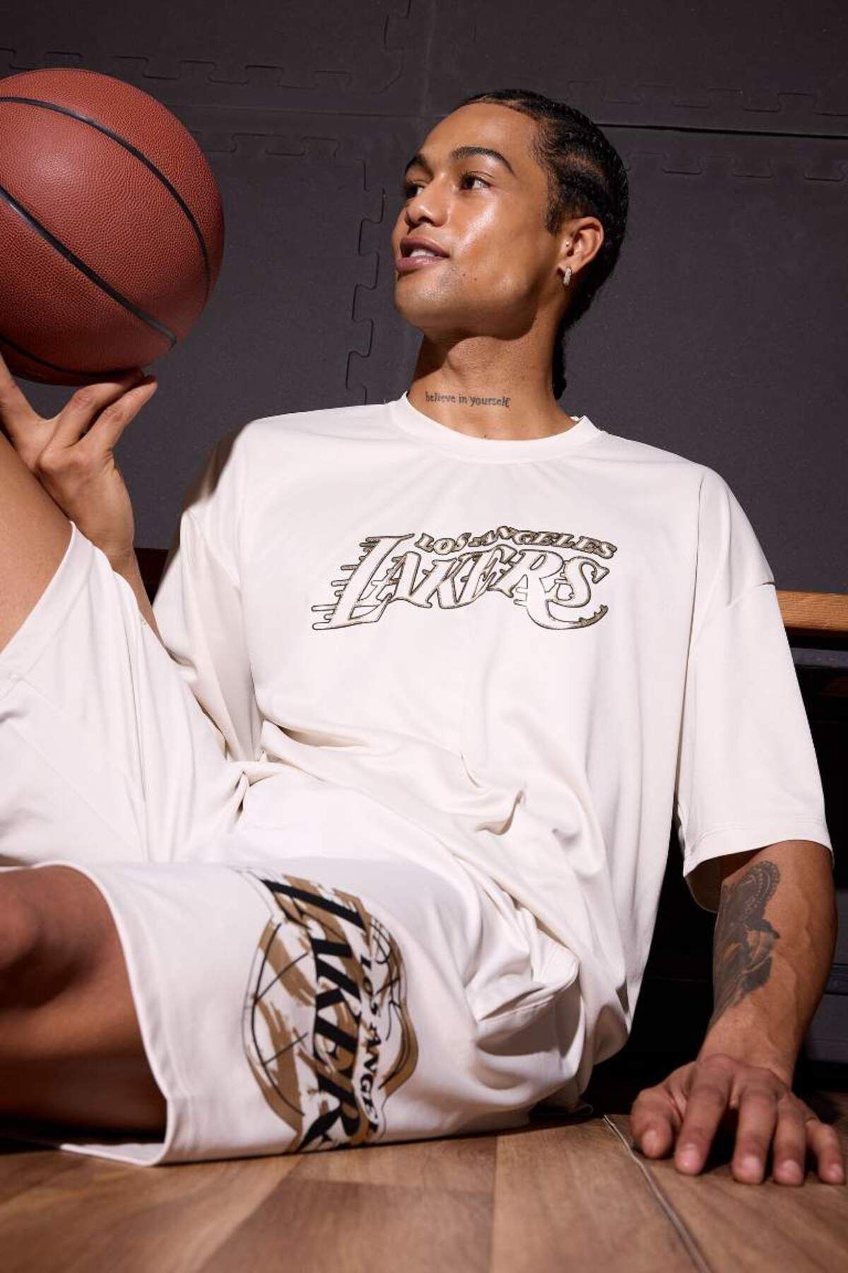DeFacto Yeni Sezon DeFactoFit NBA Los Angeles Lakers Oversize Geniş Kalıp Bisiklet Yaka Sırt