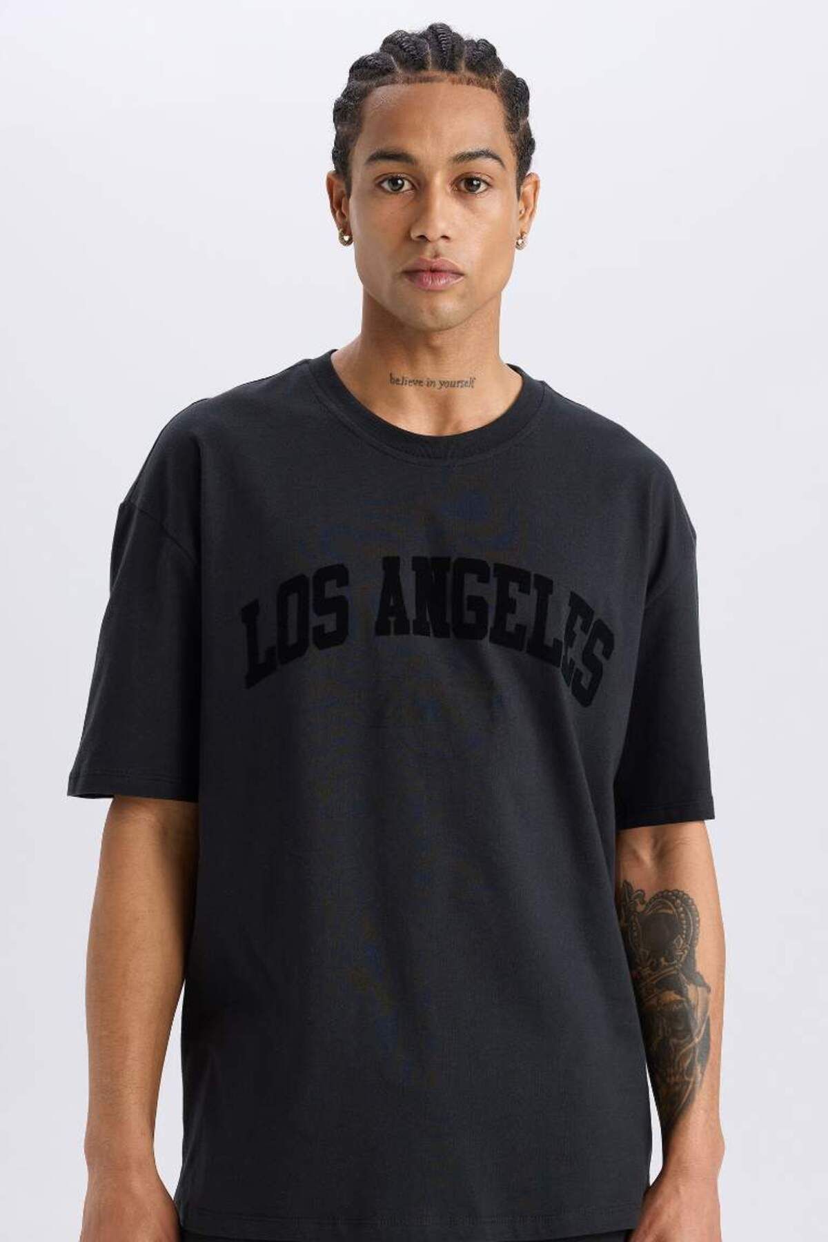 DeFacto Yeni Sezon DeFactoFit NBA Los Angeles Lakers Oversize Geniş Kalıp Bisiklet Yaka Kısa