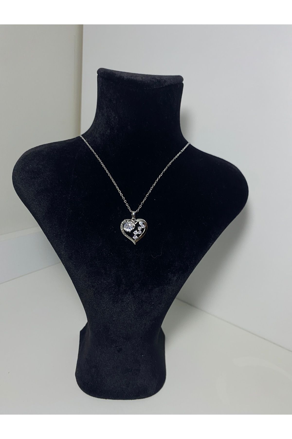 Gök Accessories Kalpli Taşlı Çelik Kolye