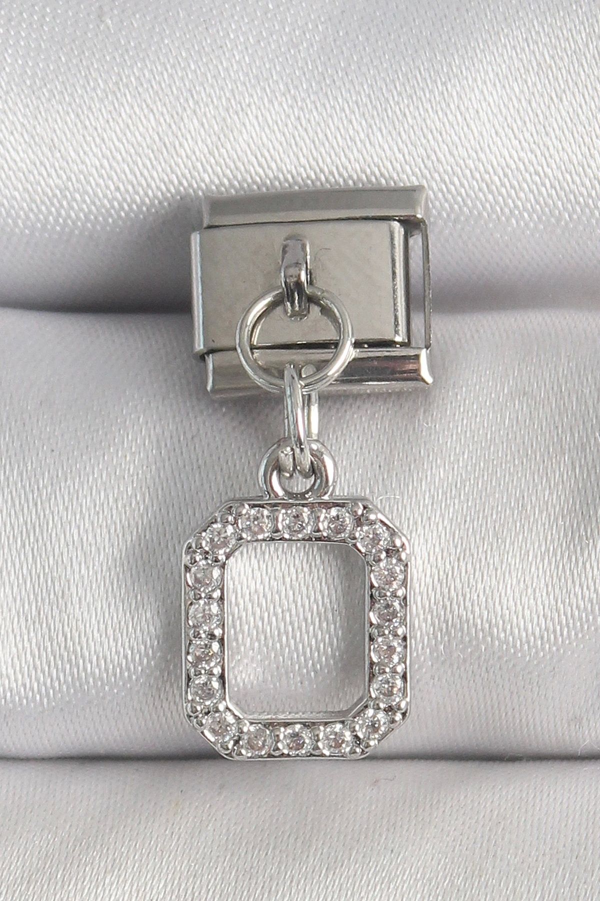 OurStyles L Çelik Gümüş Renk Sallantı Zirkon Taşlı Kare Model Nomination Charm - Tj-bc - Şık Tasarım Trend Ürü