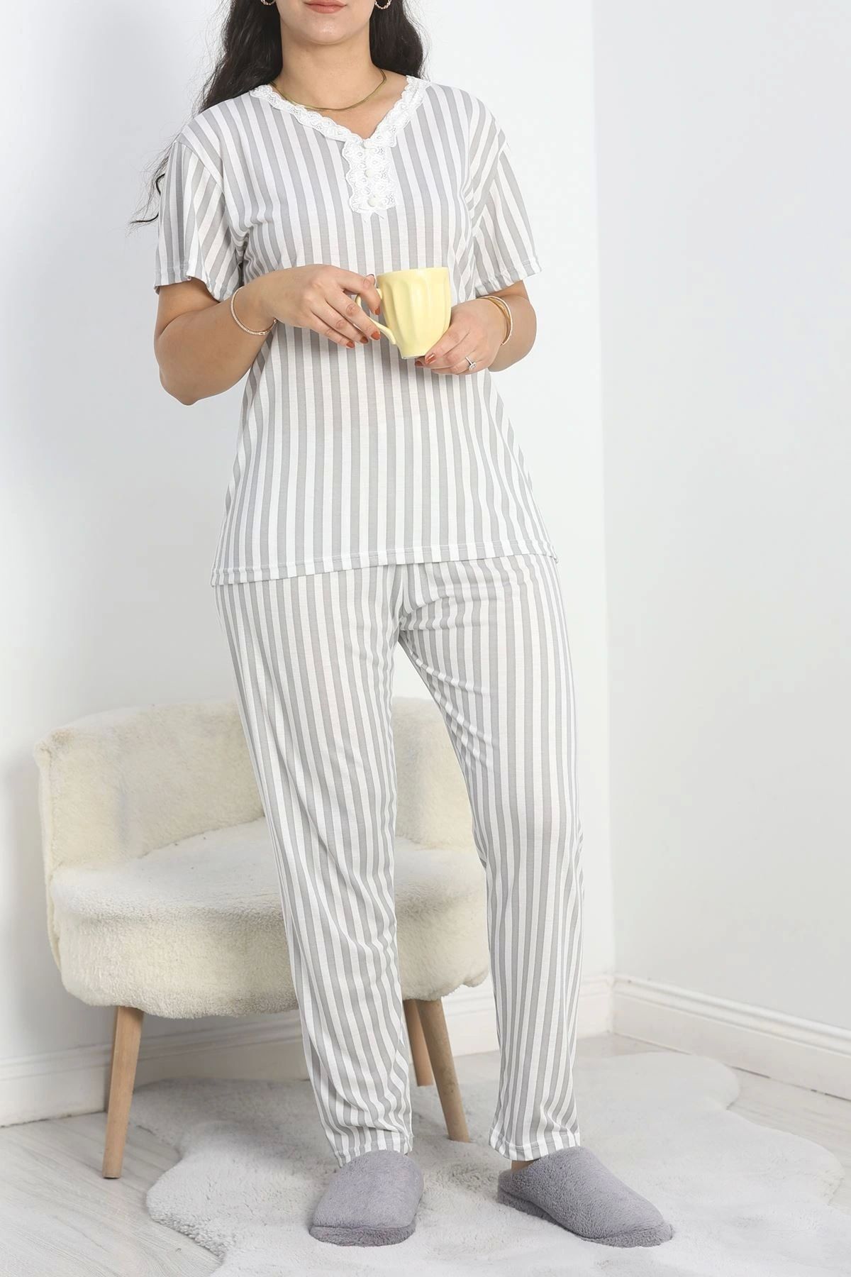 OurStyles Yaka Dantelli Büyük Beden Pijama Takımı Griçizgili - 50386.1050.