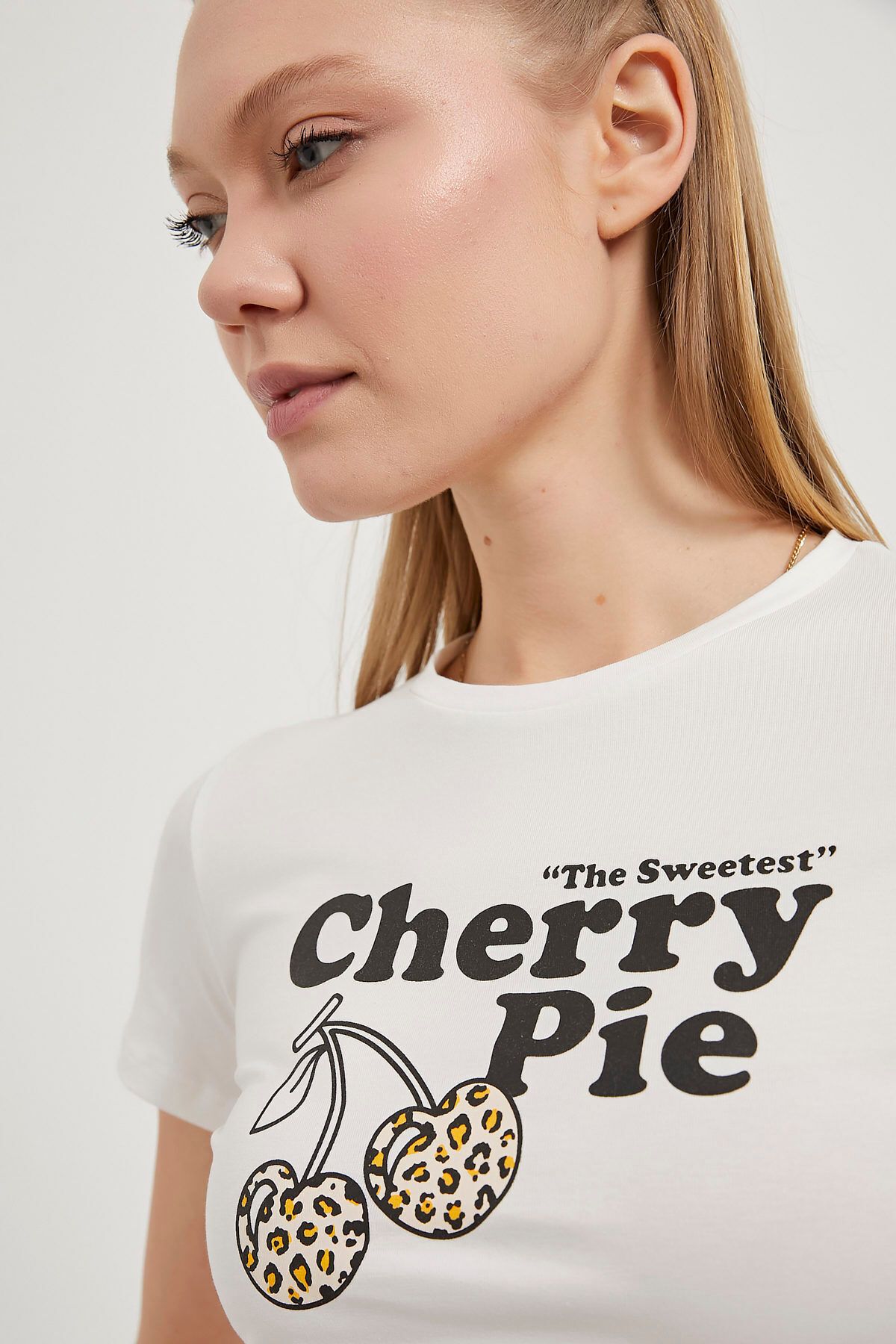 Arma Life ARMALIFE 2846 CHERRY PIE BASKILI BİS YAKA ESNEK KADIN CROP T-SHIRT