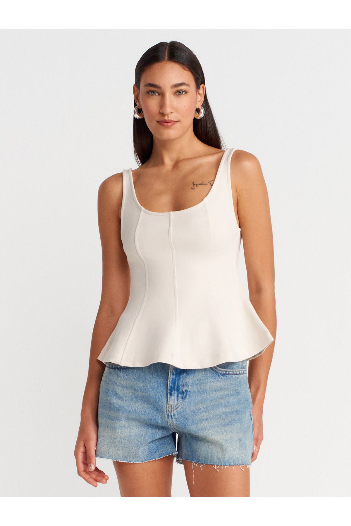 Dilvin 21063 Kalın Askılı Peplum Top-Açık Bej