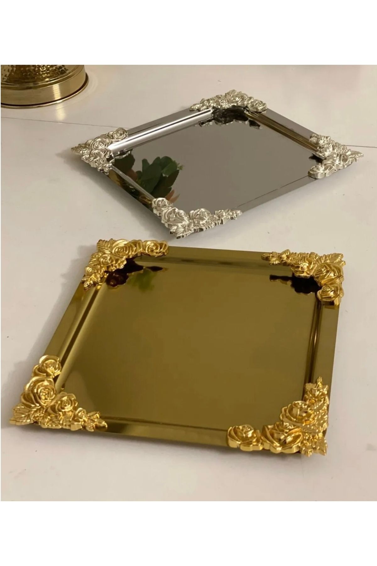 SEVA ÇELİK GOLD VE GÜMÜŞ DÖRT KENAR AKSESUARLI KARE SERVİS VE SUNUM TEPSİSİ