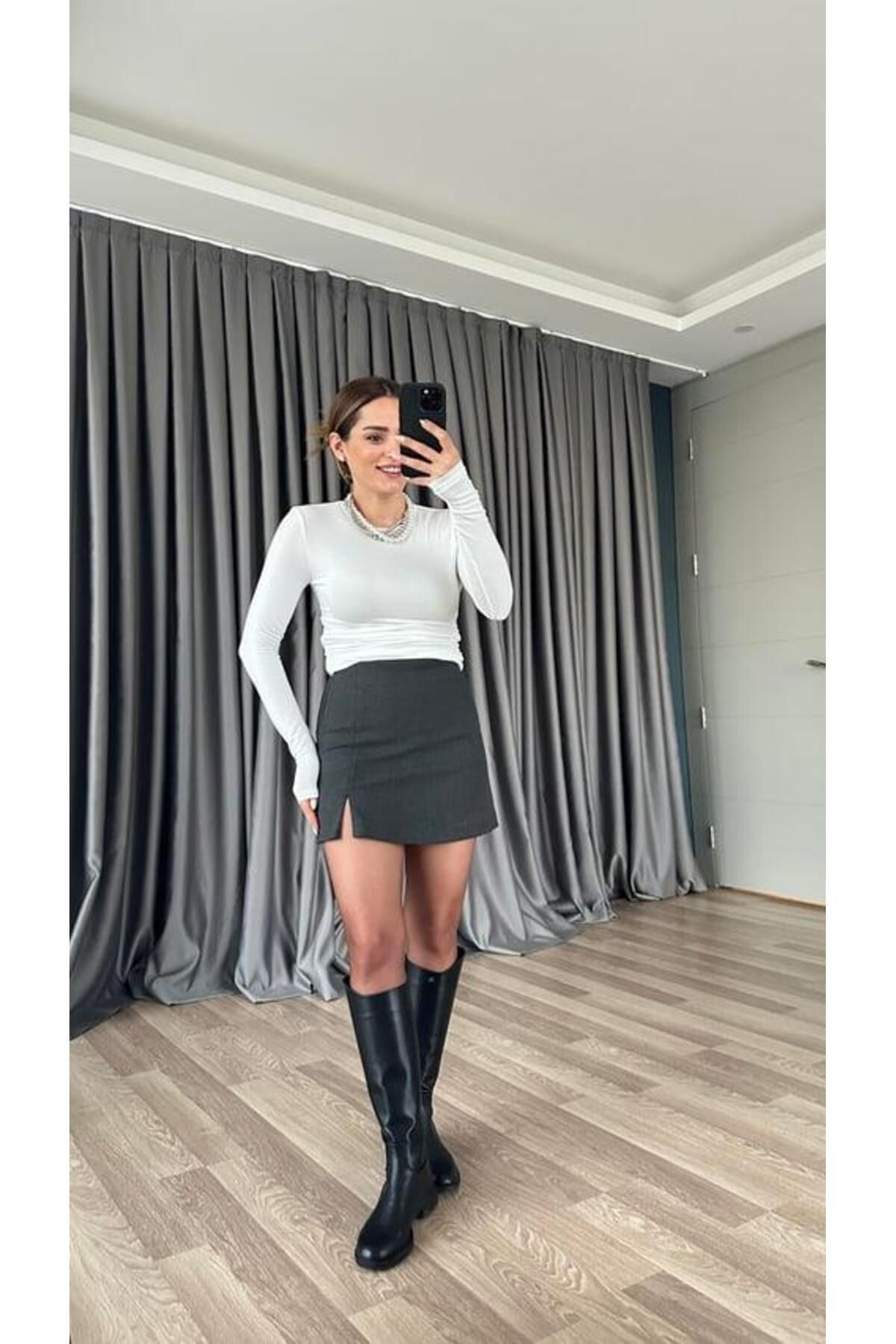 pelin yıldız butik Yandan Fermuarlı Yırtmaçlı Şort Etek