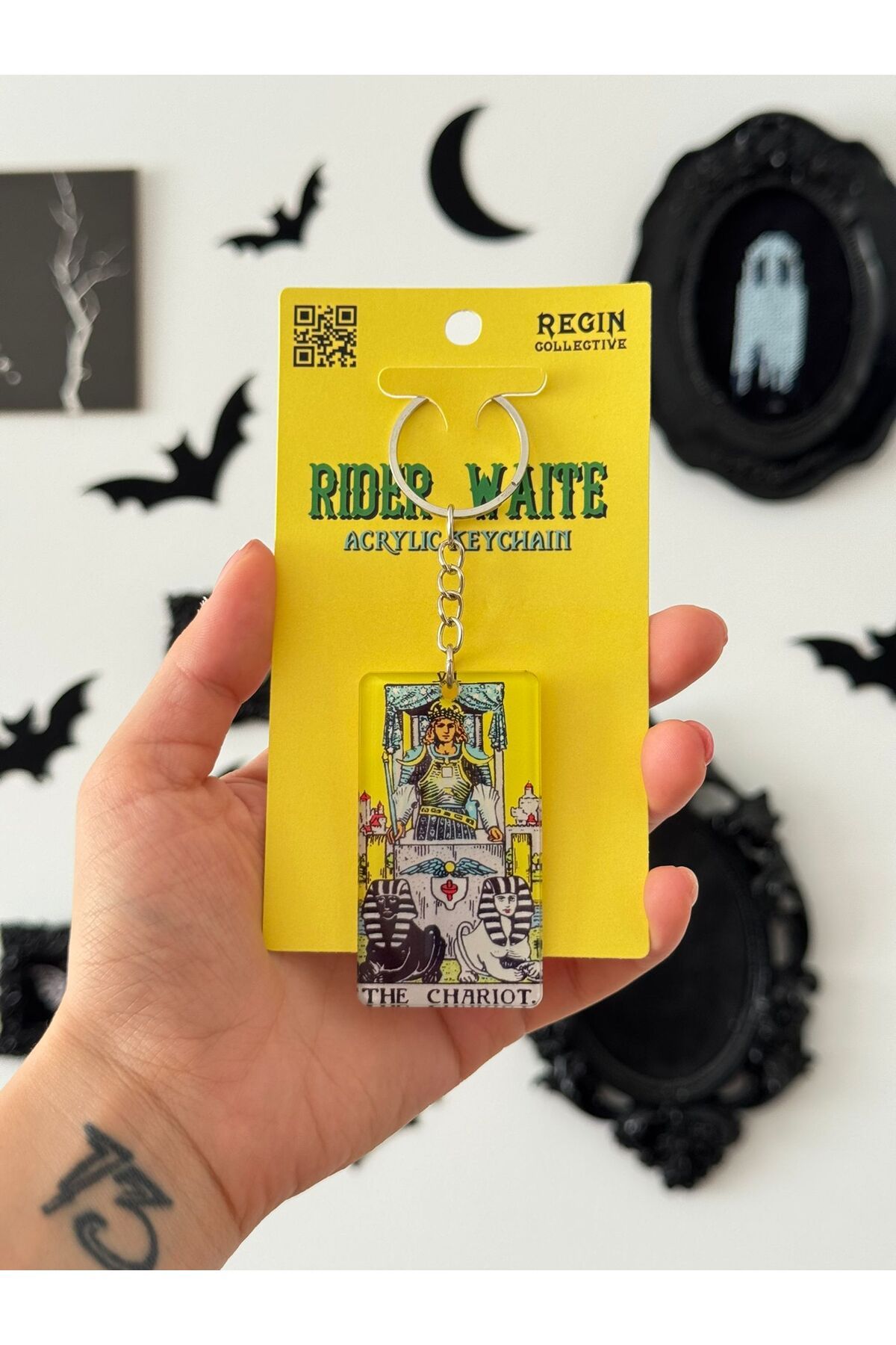 REGIN COLLECTIVE The Chariot Tarot Kartı Akrilik Anahtarlık