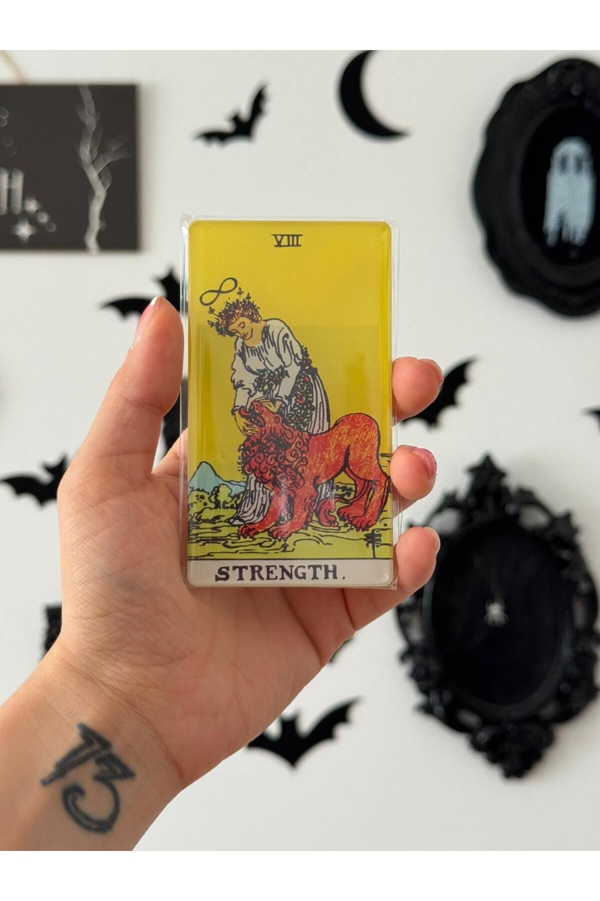 Planet Butik Strenght Tarot Kartı Akrilik Magnet