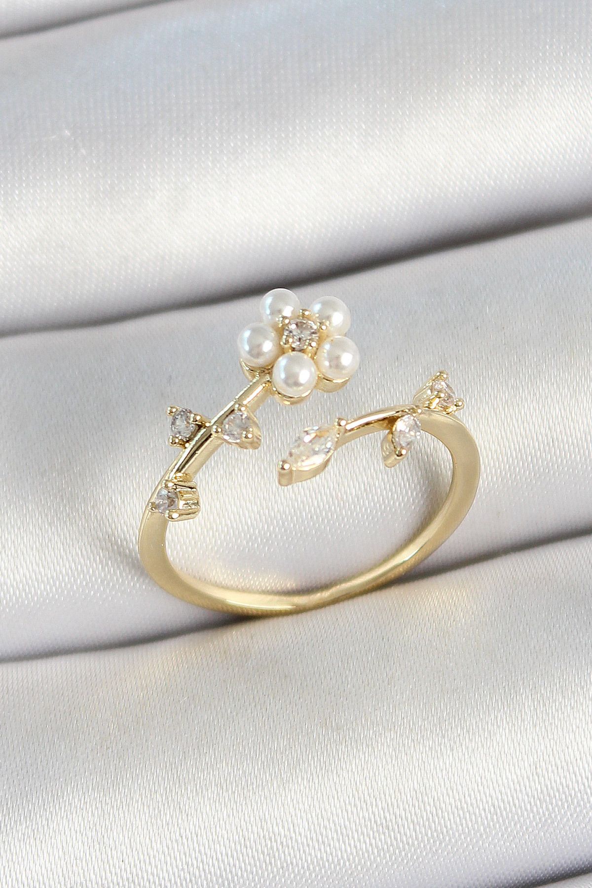 callerrons accessories Pirinç İnci Detaylı Papatya Figürlü Zirkon Taşlı Gold Renk Ayarlanabilir Kadın Yüzük - EBJ250530W343