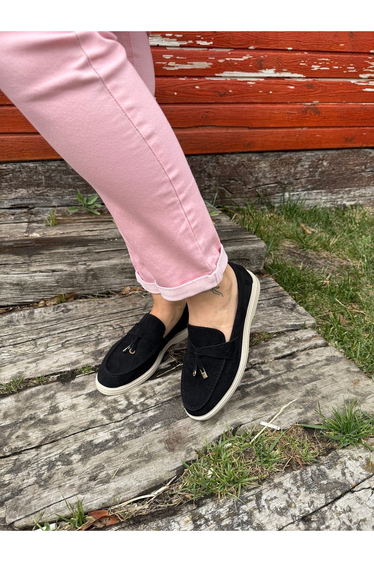 BURCU COLLECTİON Bianca Sarkıt Gold Aksesuarlı Siyah Süet Kadın Loafer