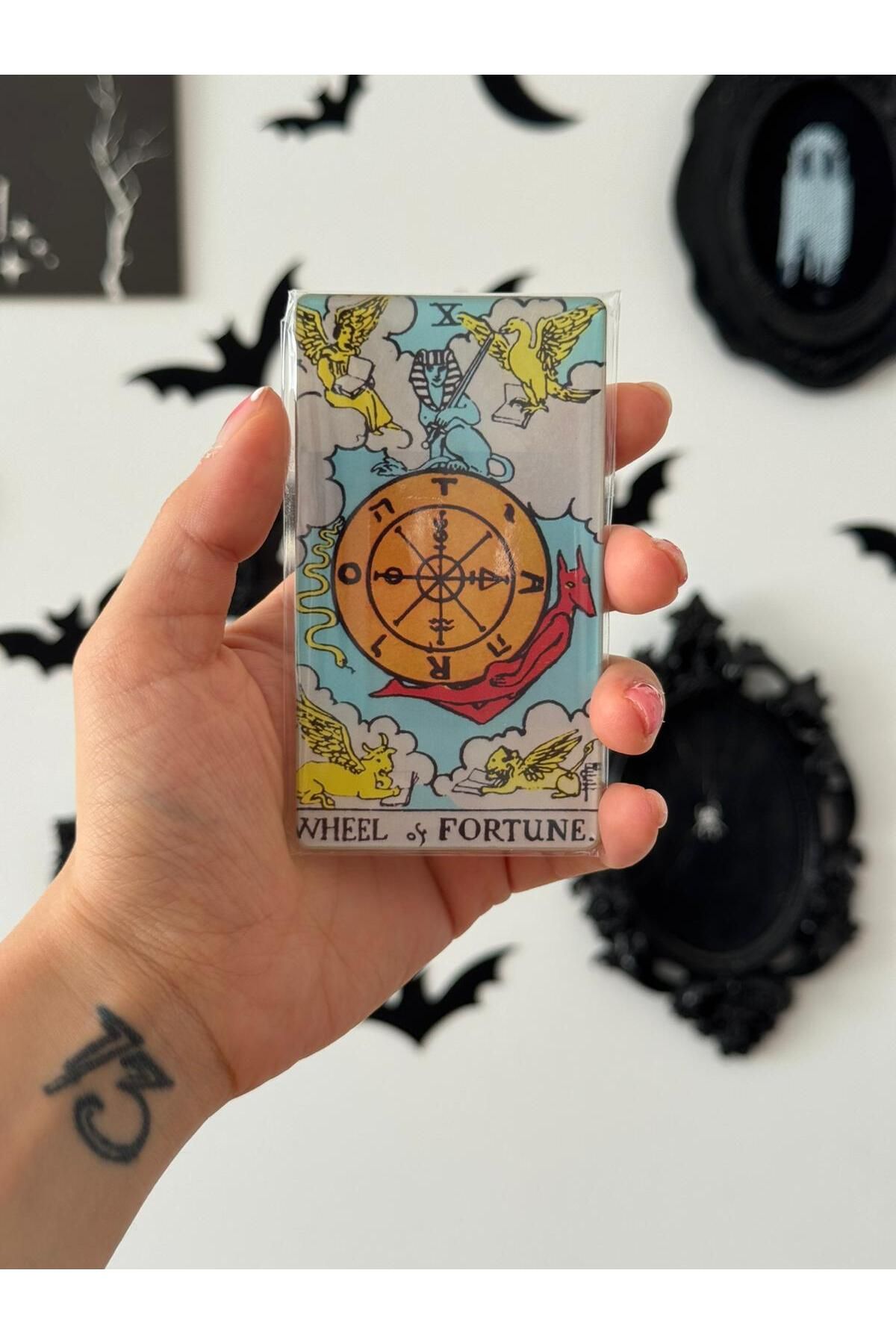 REGIN COLLECTIVE Wheel Of Fortune Tarot Kartı Akrilik Magnet