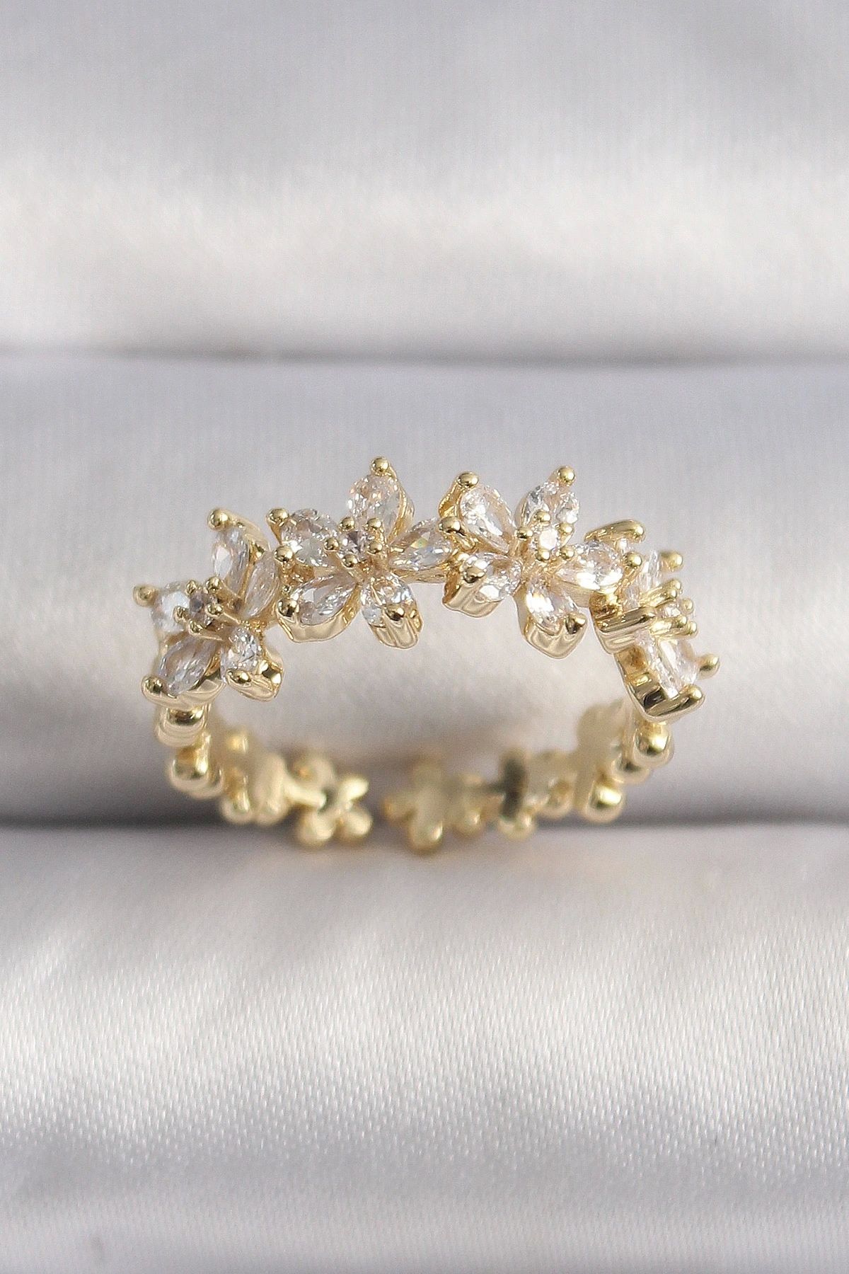 OurStyles Pirinç Gold Renk Zirkon Taşlı Çiçek Model VIP Seri Kadın Yüzük - TJ-BYK3518