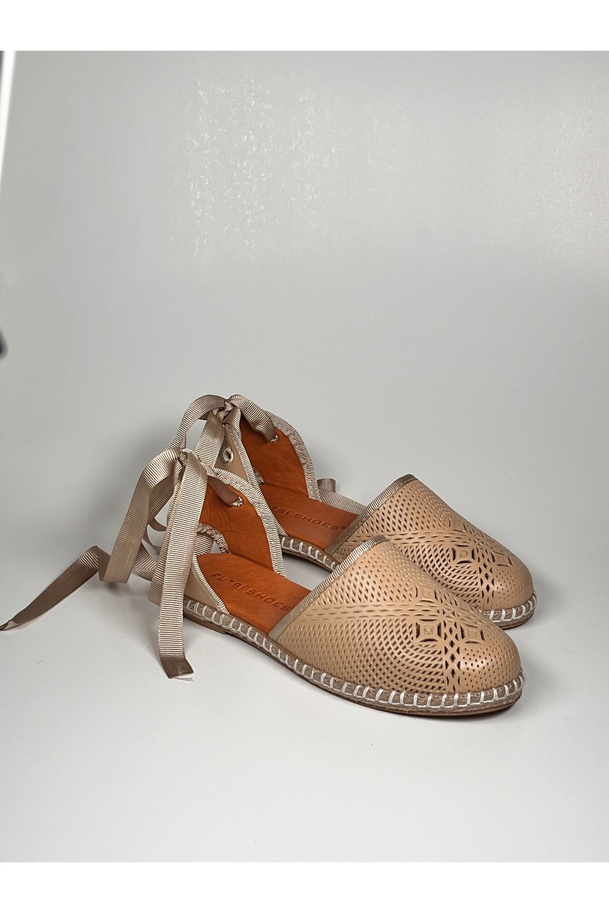 futsi shoes Kare Zımba Baskılı Bilekten Bağlamalı Bej Hakiki Deri Babet Espadril
