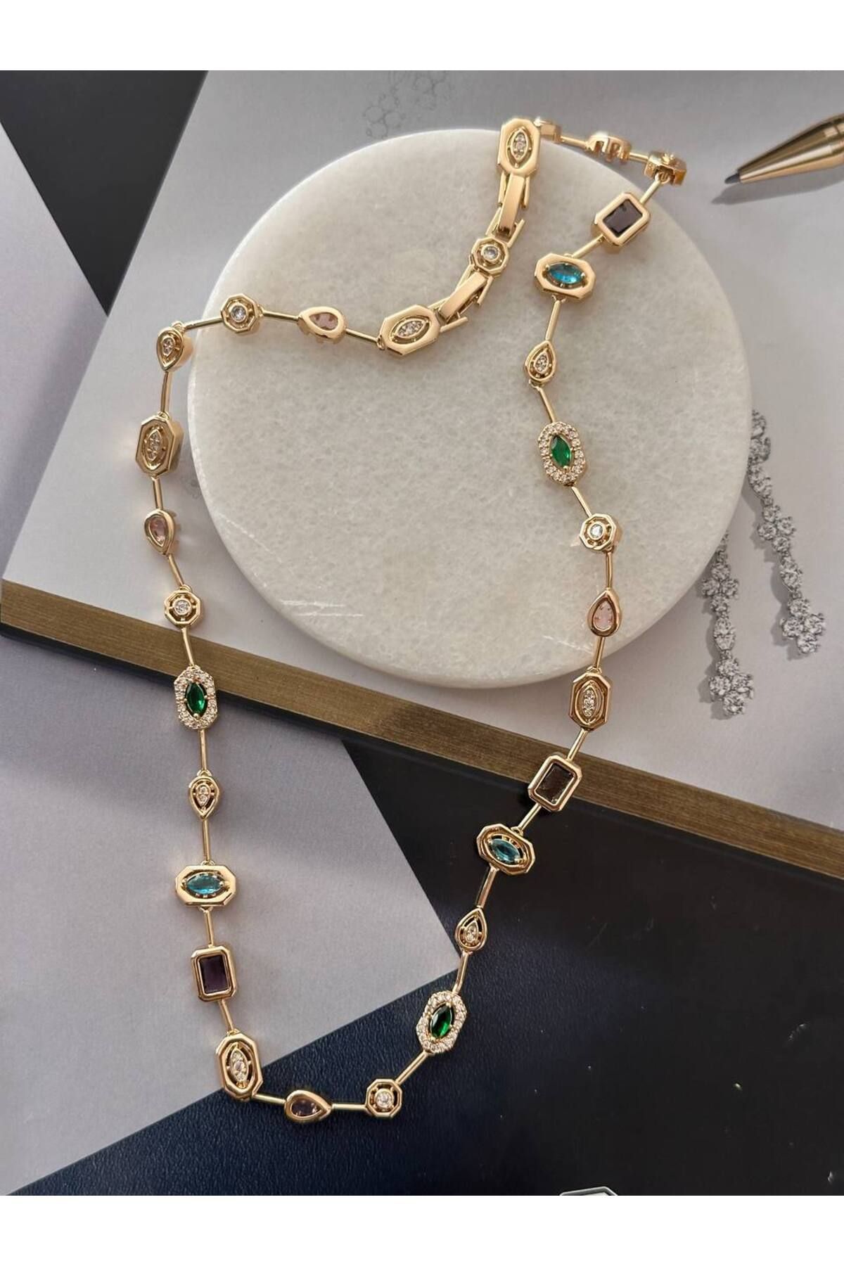 Esmeray Aksesuar Vip Seri Gold Renk Zirkon Renkli Taşlı Rodyum Kaplama Kolye Uzunluk 45 cm.