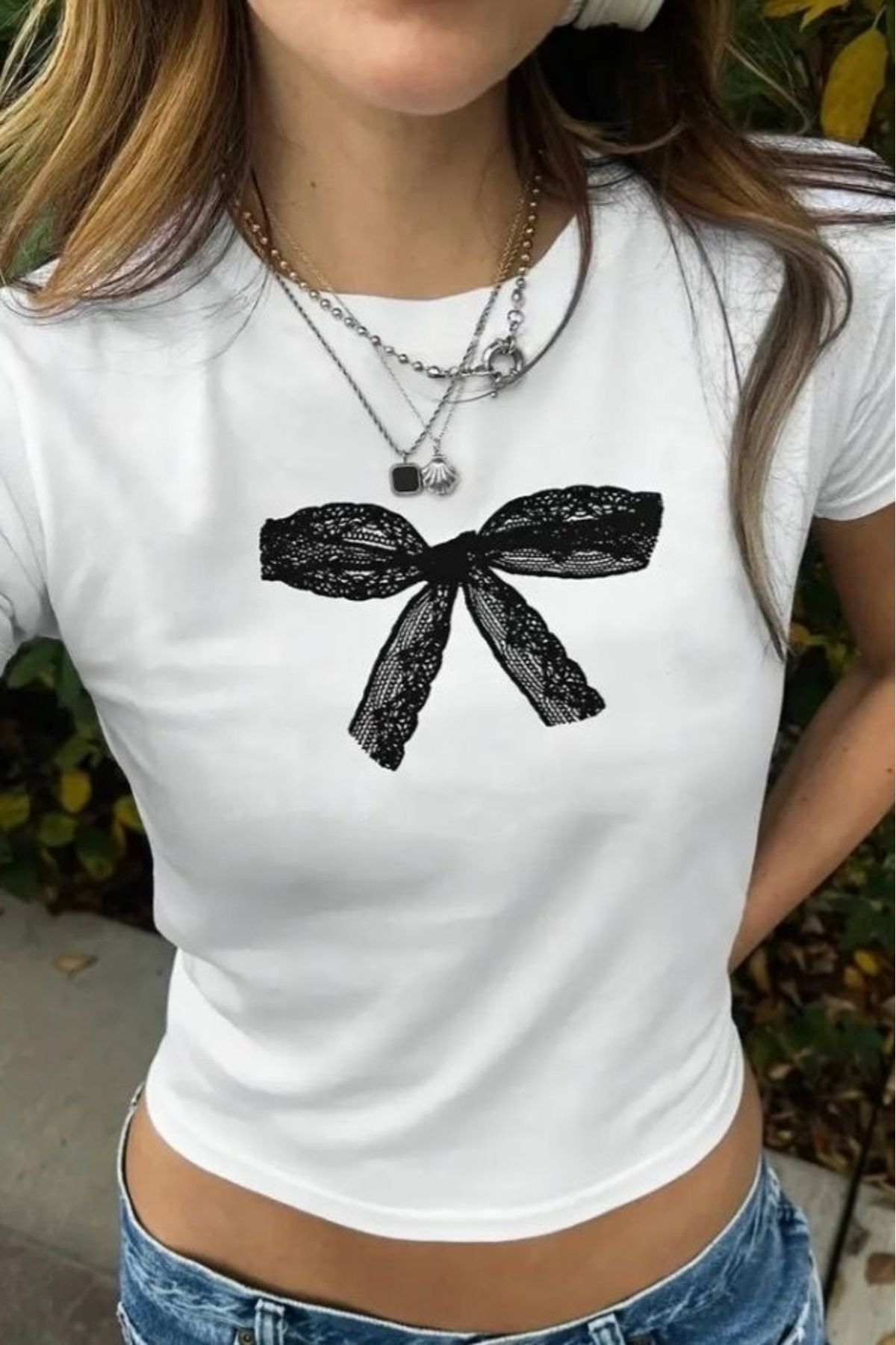 Aesthia Beyaz Lace Bow Graphic Crop