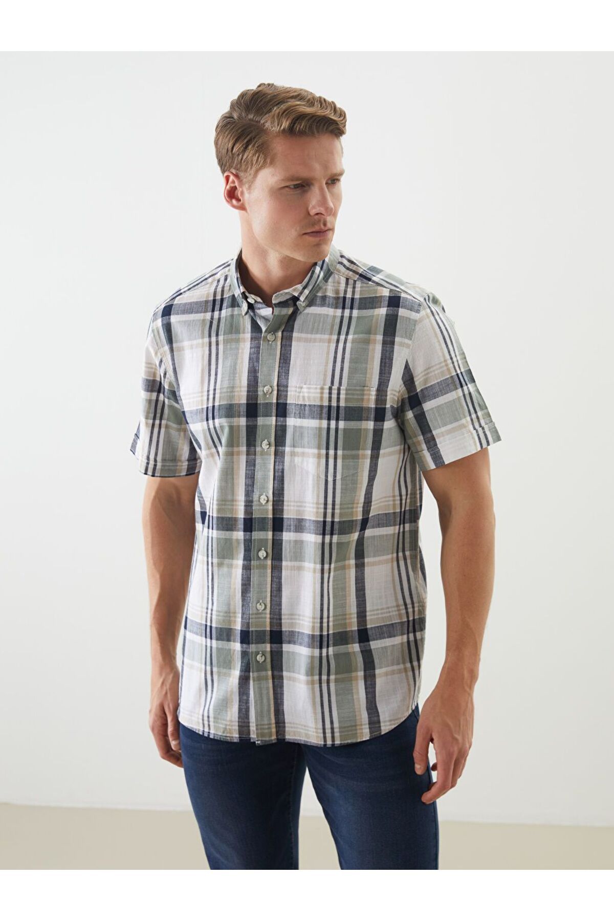 LC Waikiki LCWAIKIKI Classic Regular Fit Kısa Kollu Ekose Poplin Erkek Gömlek