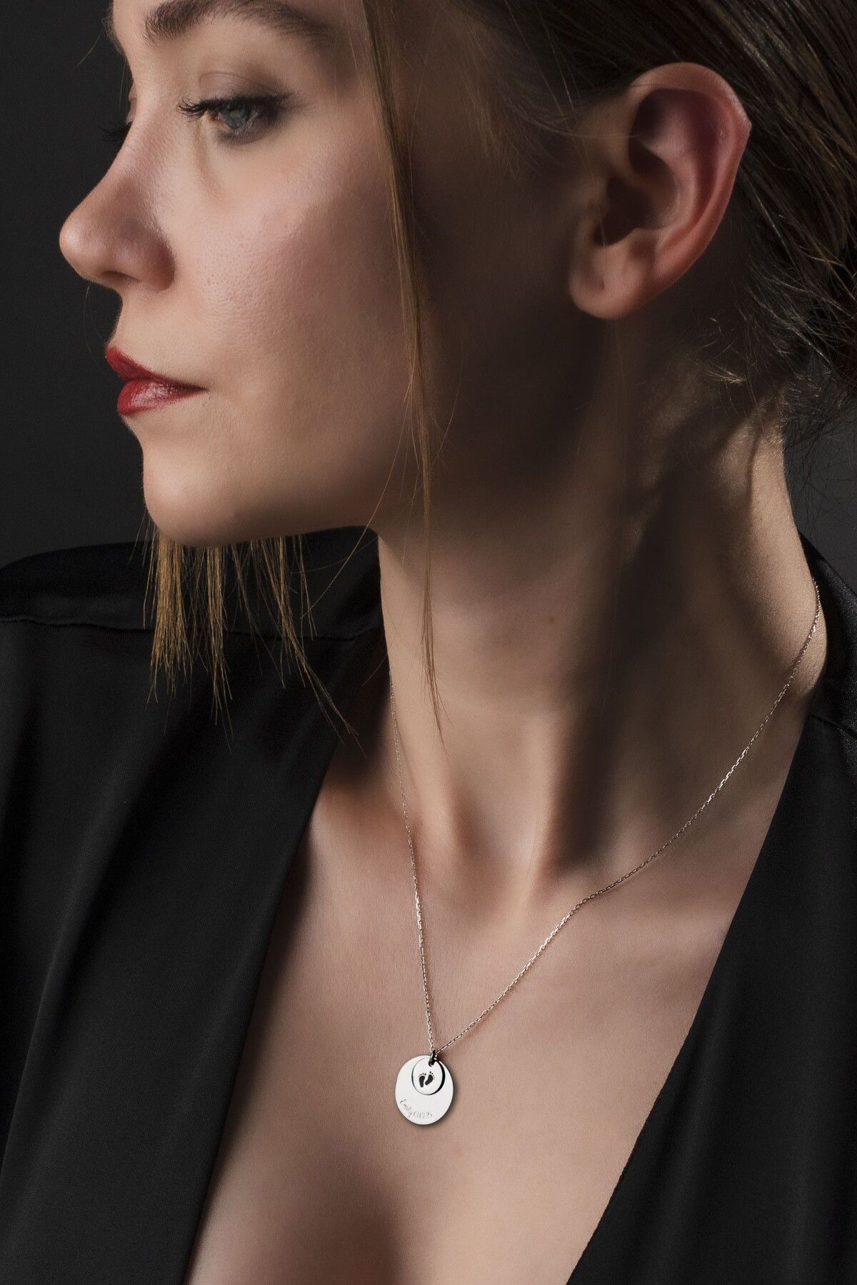 TigerxlJewellery 25 Ayar Gümüş Bebek Ayak İzli Daire İsimli Kolye