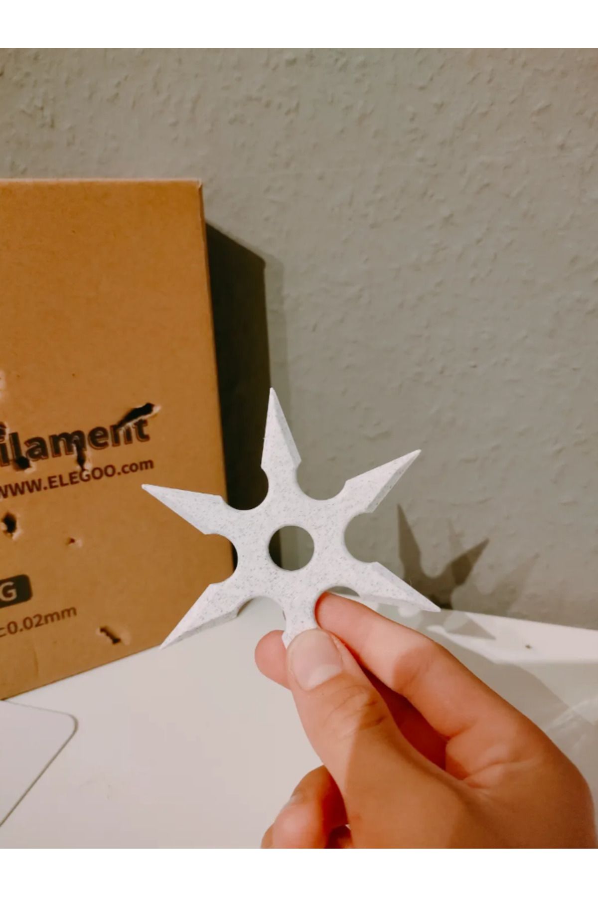 PUREYSMA Shuriken Mermer Görünümlü Oyuncak Atma Yıldızı – Sivri ve Delici Koleksiyon Ürünü (Mermer Görünümlü)