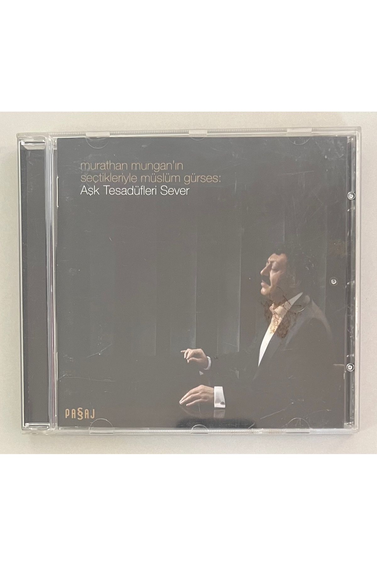 Plakevi İzmir Murathan Mungan'ın Seçtikleriye Müslüm Gürses Aşk Tesadüfleri Sever Cd (Orjnal Dönem Baskı Cd)