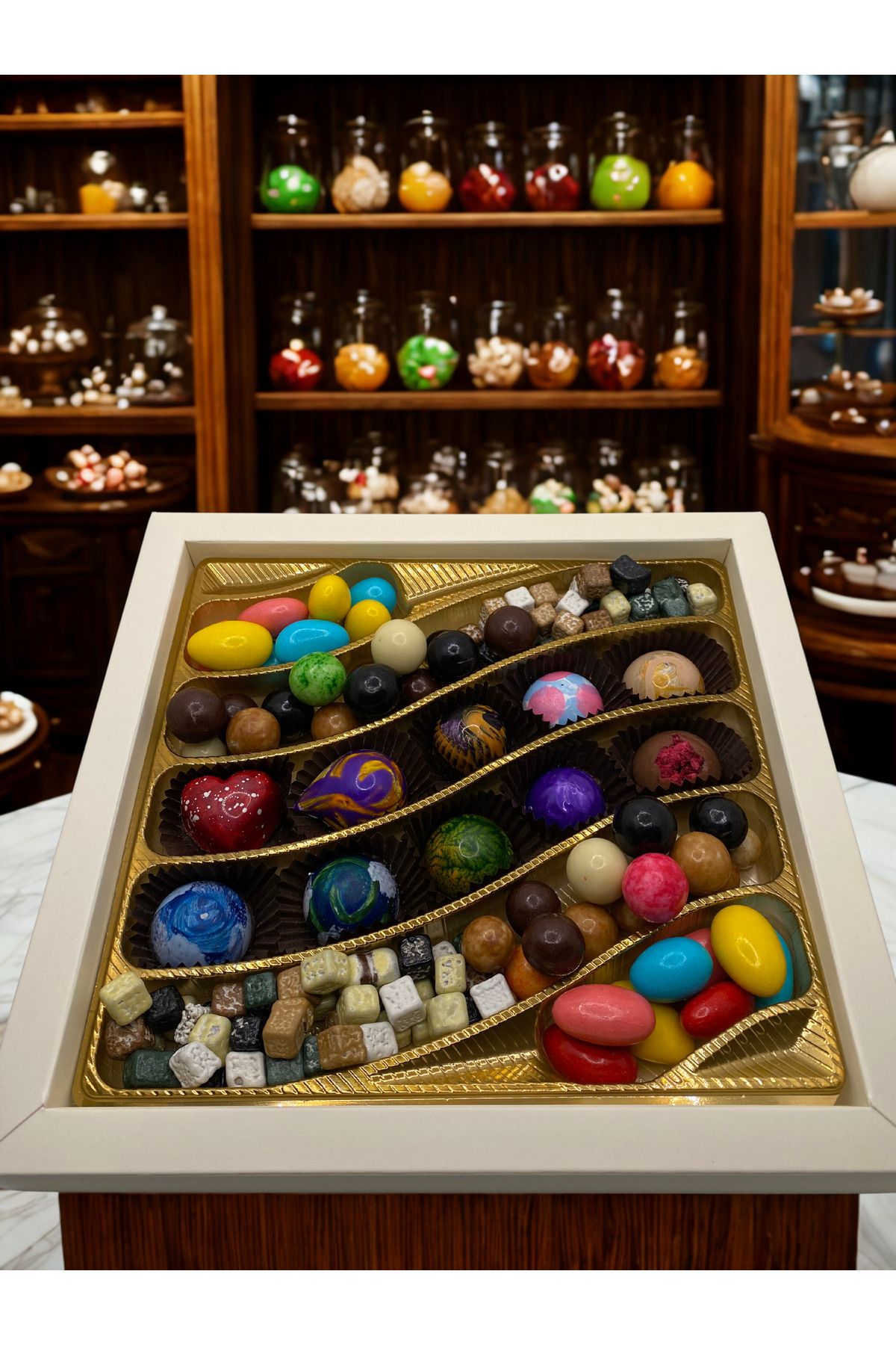 Aura Chocolate ÇİKOLATA EL YAPIMI BELÇİKA ÇİKOLATASI ARANJMAN KUTU