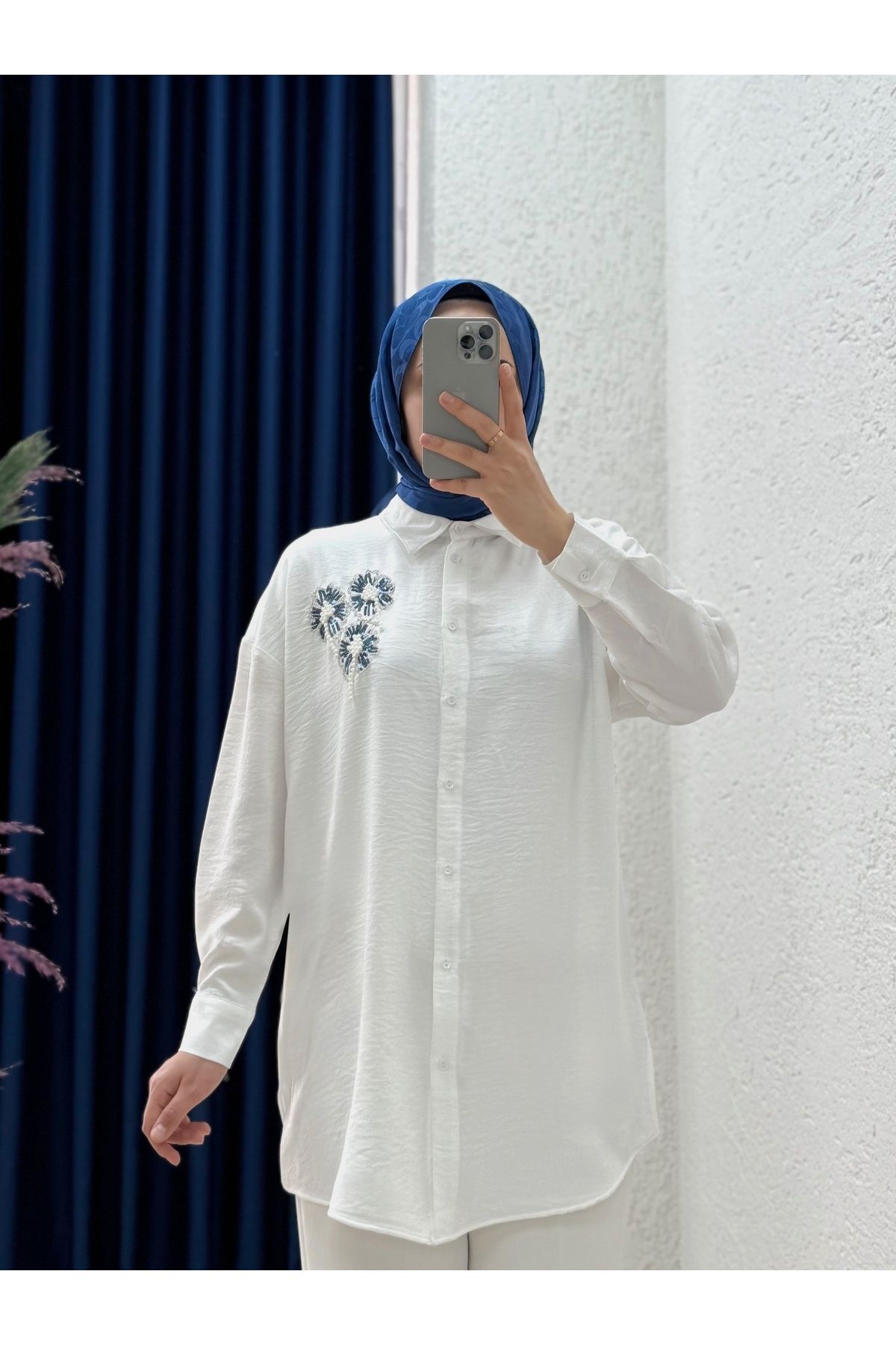 Mihra Sanique Göğsü Çiçek İşlemeli Gömlek-EU2652 Beyaz