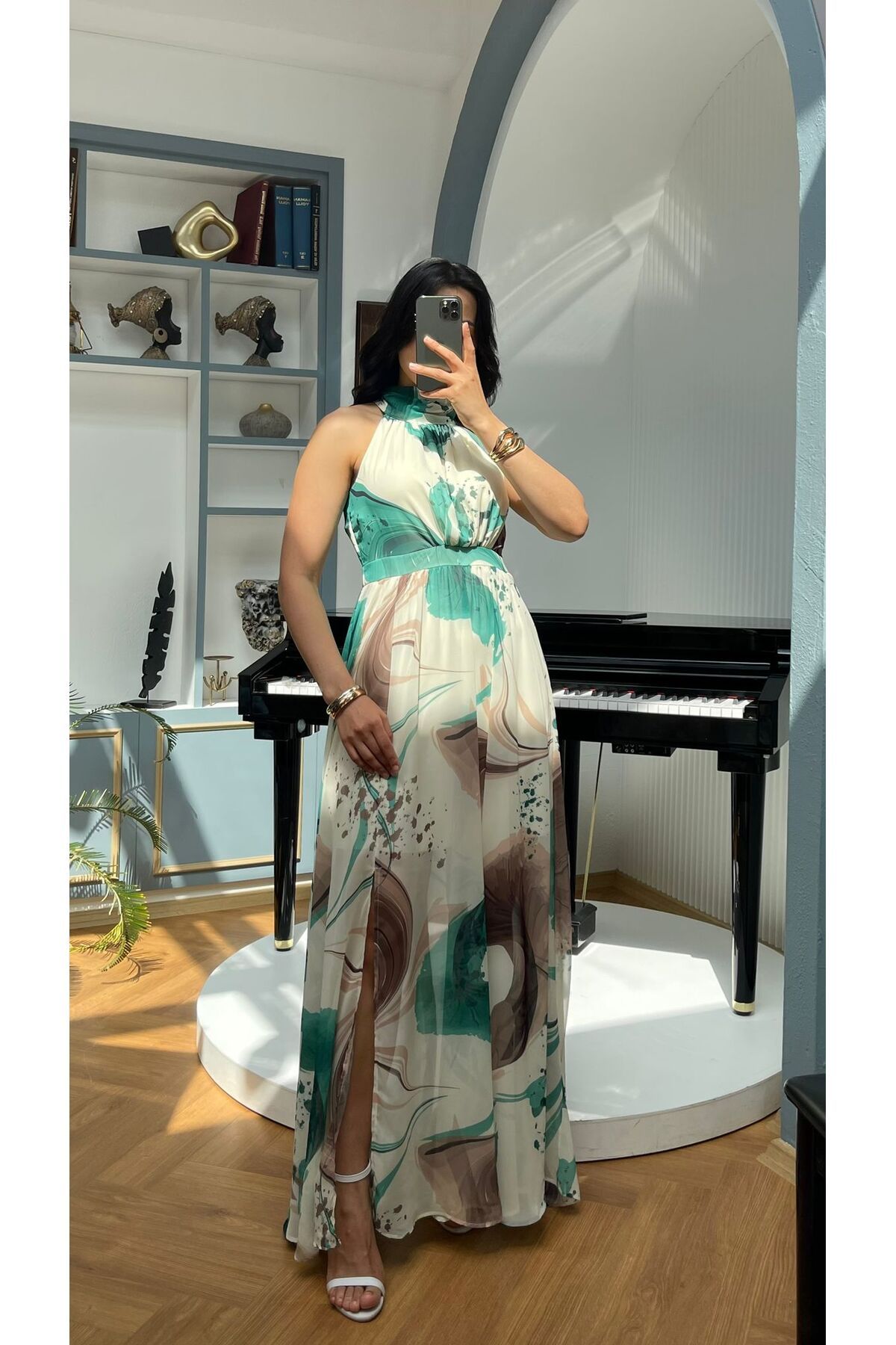 Nida Boutique Halter Yaka Sıfır Kol Astarlı Yırtmaçlı Şifon Elbise