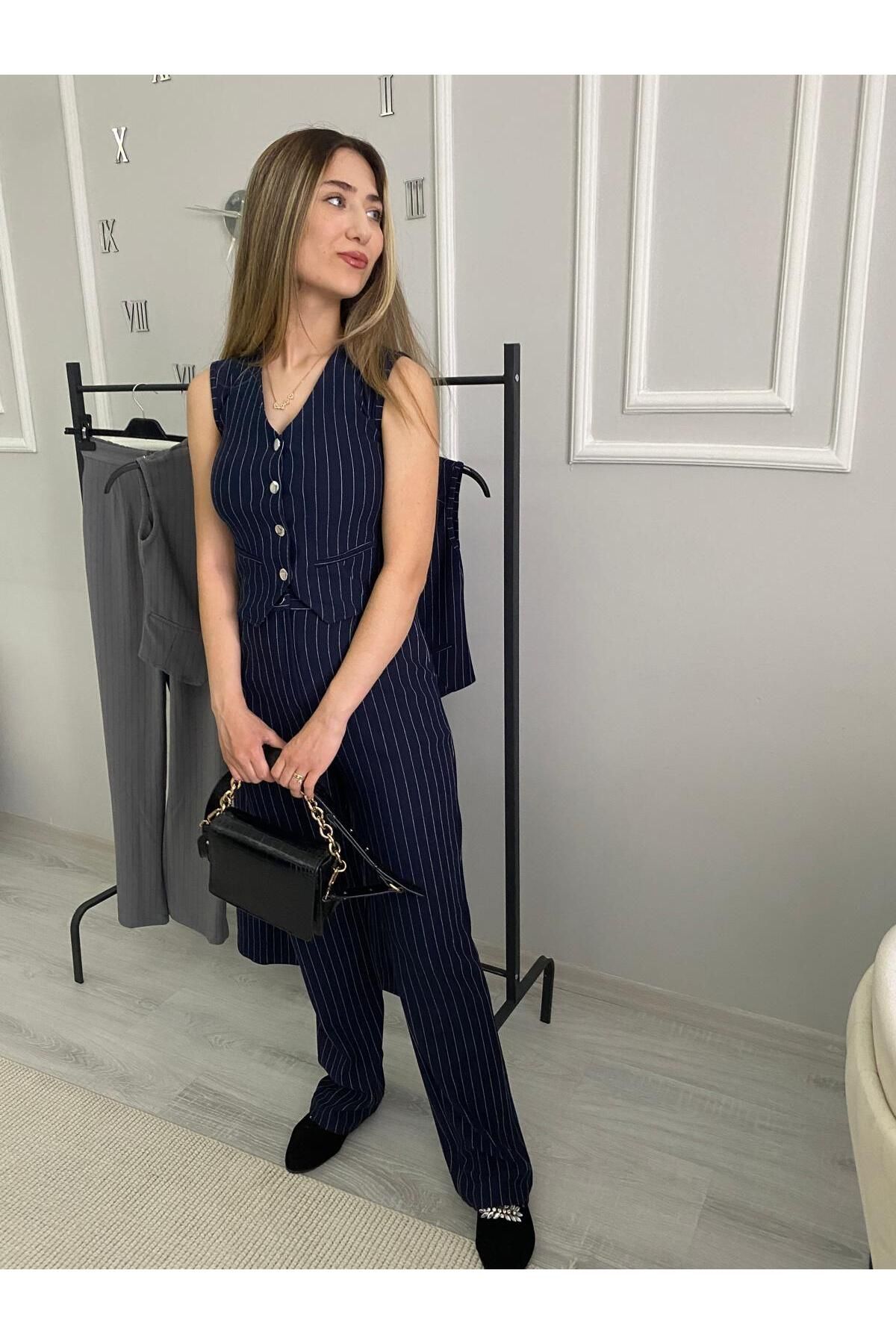 Butik Çizgili V Yaka Yelek ve Pantolon Takım