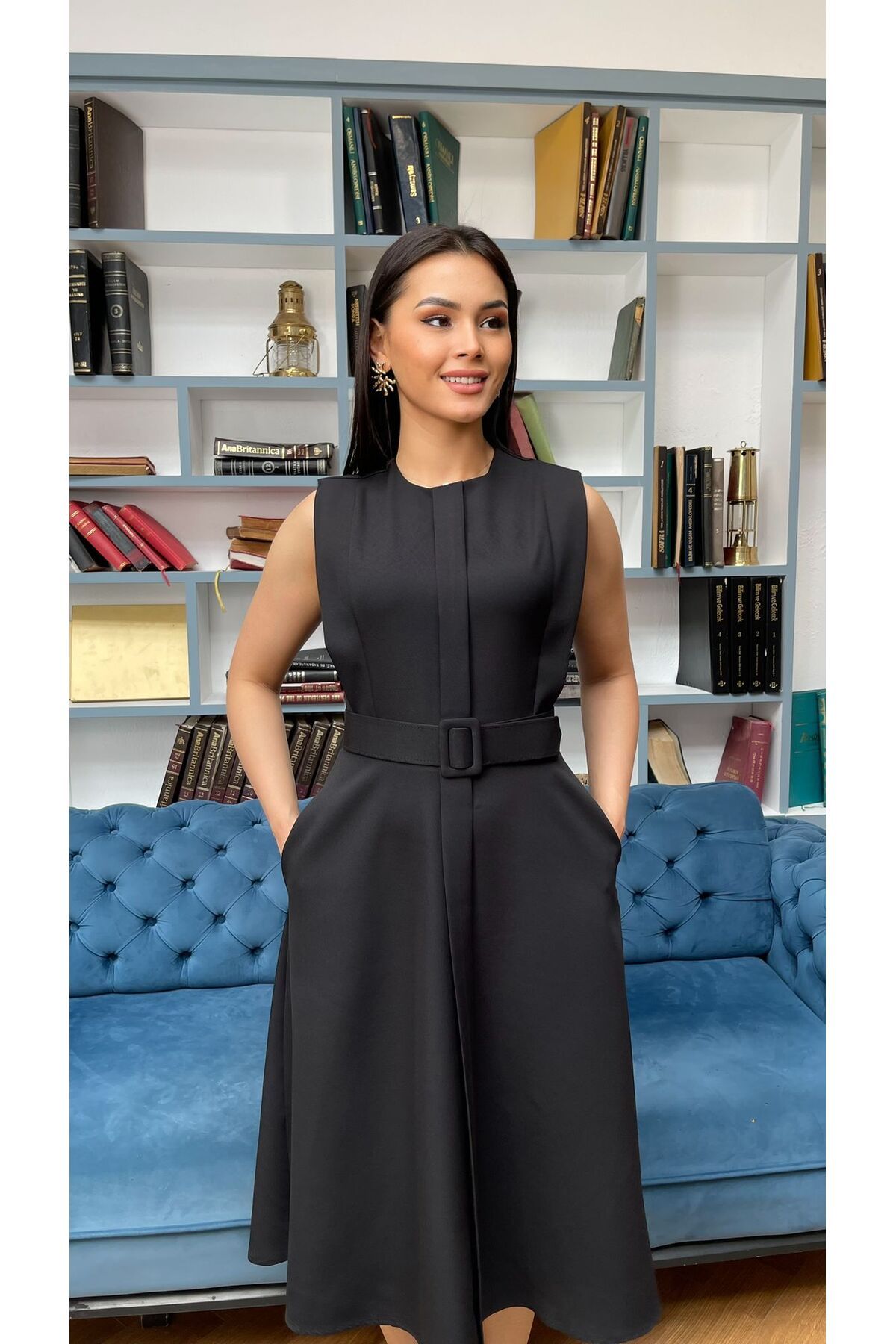 Nida Boutique Sıfır Kol Kemerli Çift Cepli Midi Boy Krep Elbise