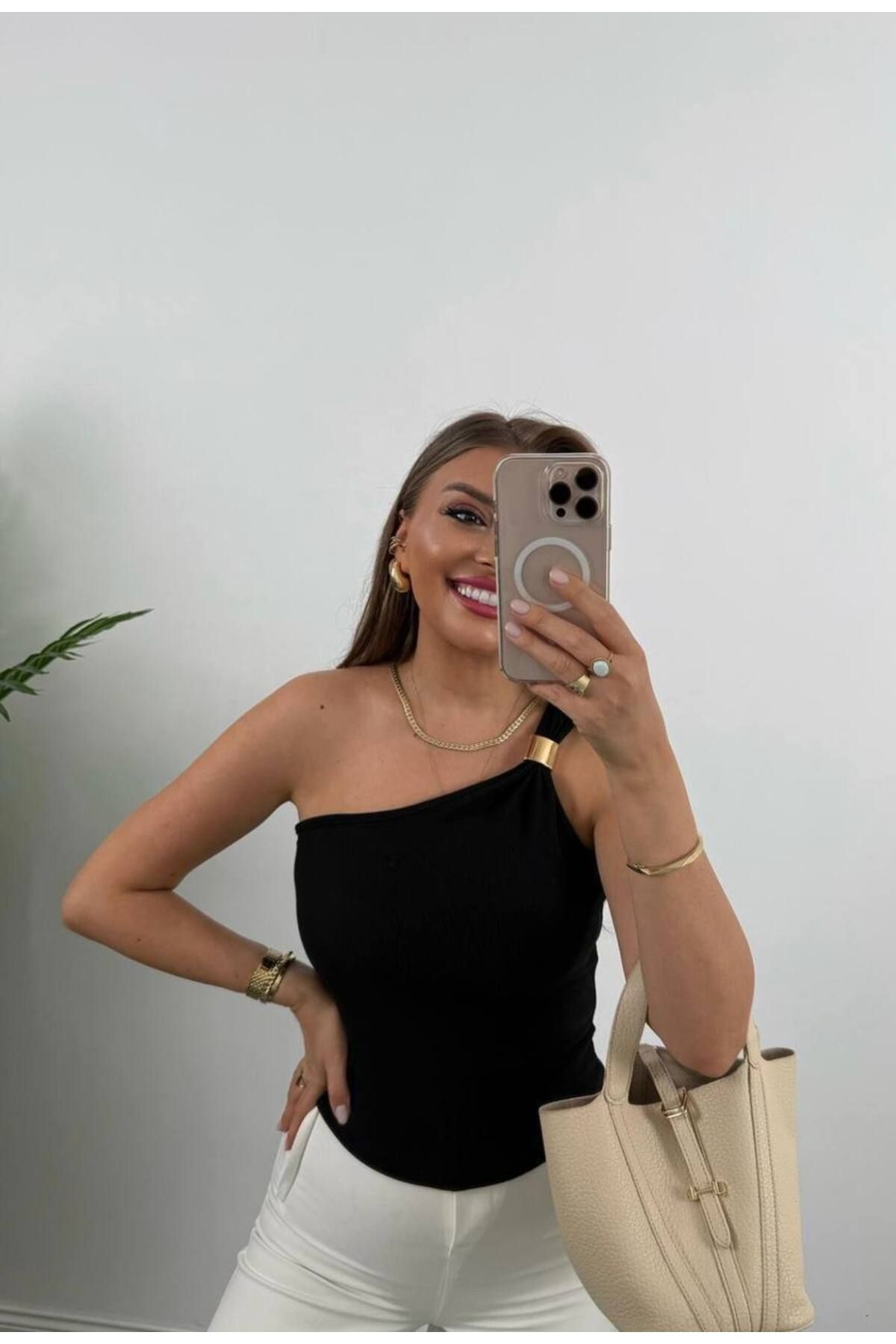 Butik Beyza Aksesuar Detaylı Bluz