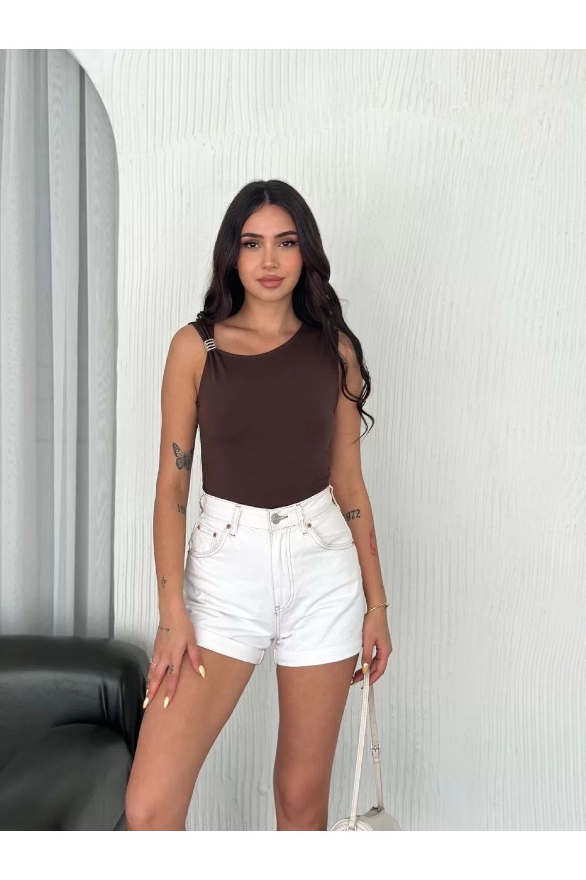 BBbutik Yumuşak Dokulu Kumaş Bisiklet Yaka Kadın Sıfır Kol Bluz Omuz Toka Aksesuar Detaylı