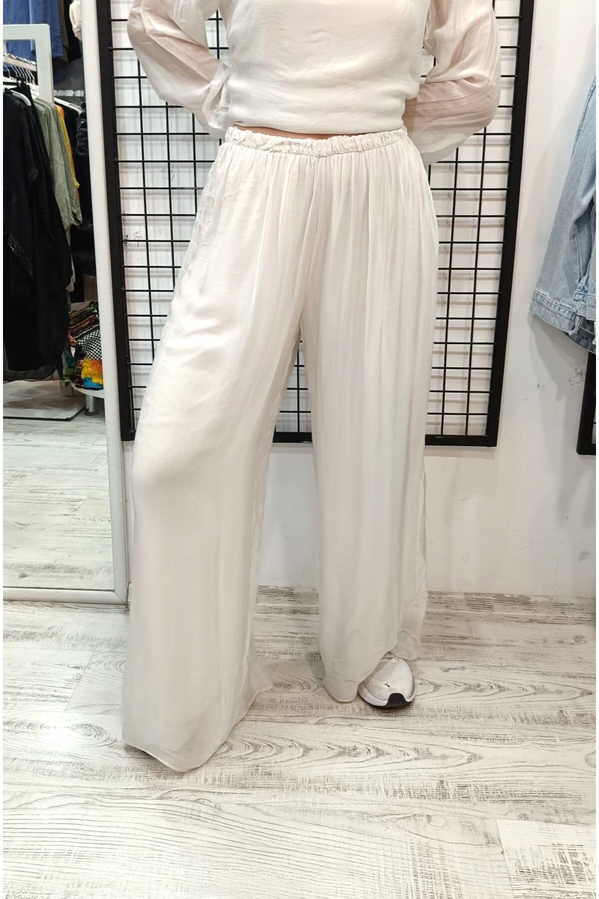 Butik Şans Paçası Pul Payet Detaylı Lastikli Bel İpek İtalyan Pantolon