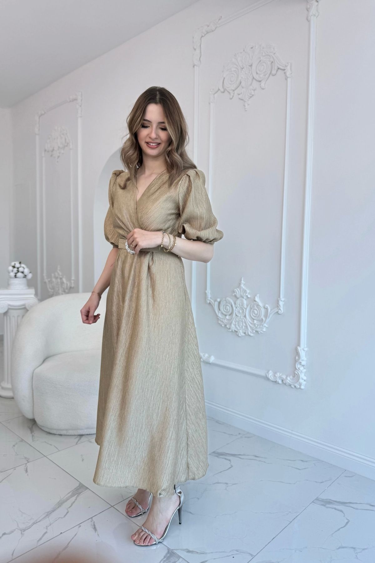 HELİS BUTİK Gold Işıltılı Kemerli Kruvaze Elbise