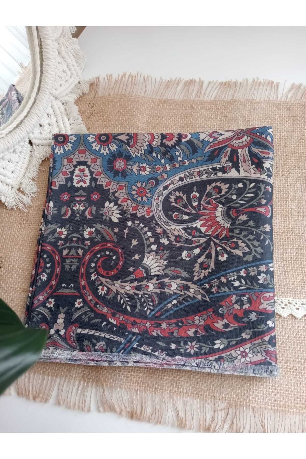 Pnr Wear Desenli Koton Eşarp Günlük Kullanıma uygundur.