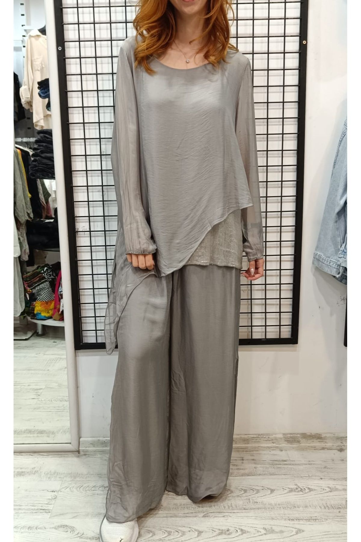 Butik Şans Yandan Bağlama Detaylı Pul Payetli İpek İtalyan Bluz