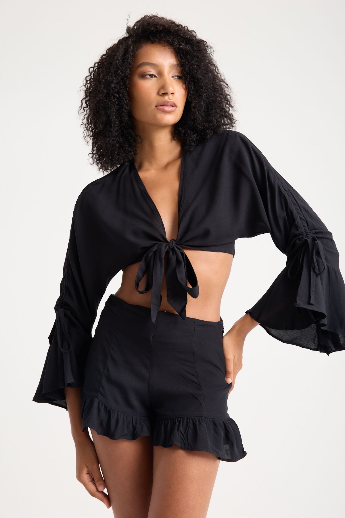 Moda Days Siyah Dokuma Fırfırlı Bluz Şort Plaj Takım Pareo