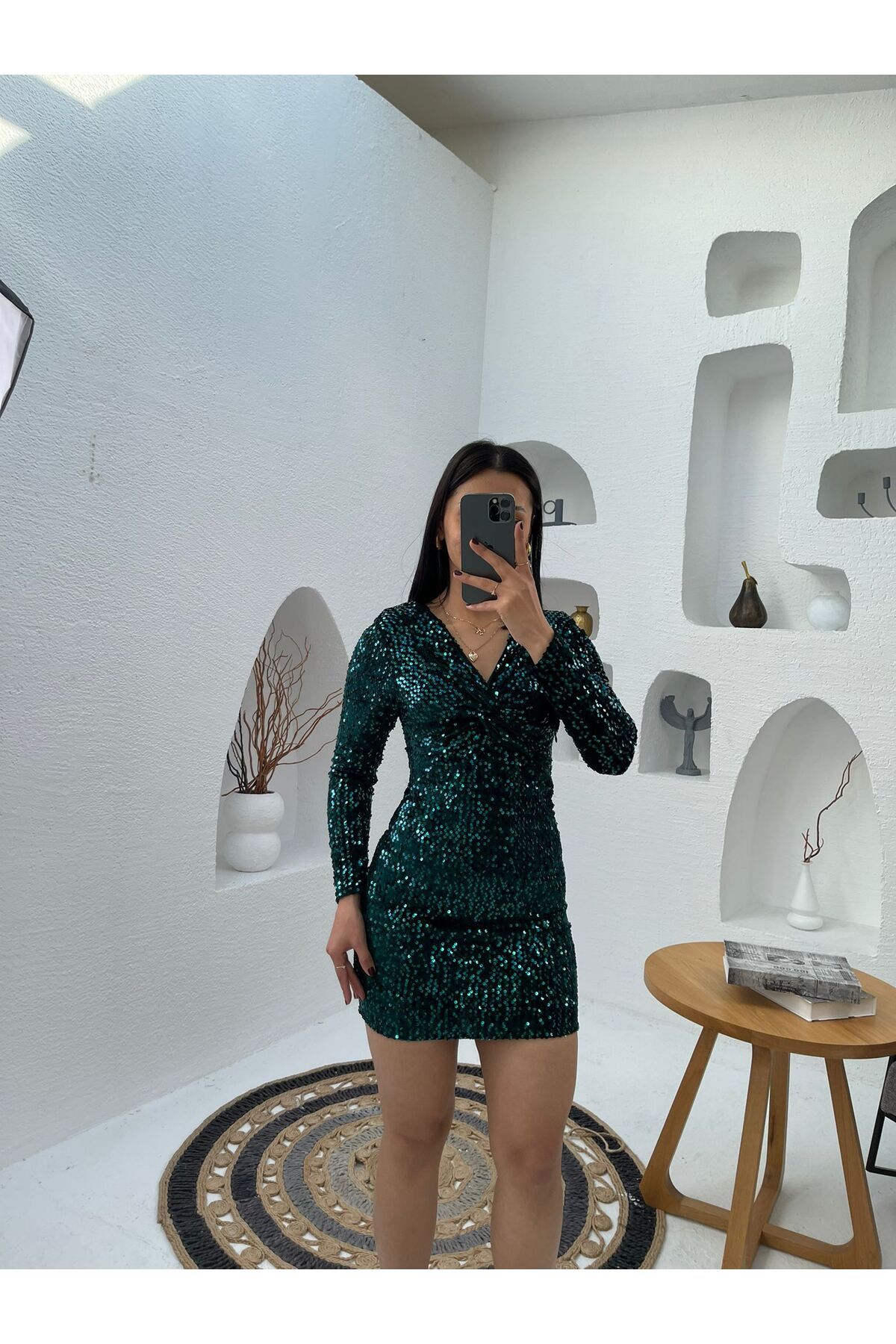 Nida Boutique Uzun Kol Düğüm Detaylı Kadife Pulpayet Kısa Elbise