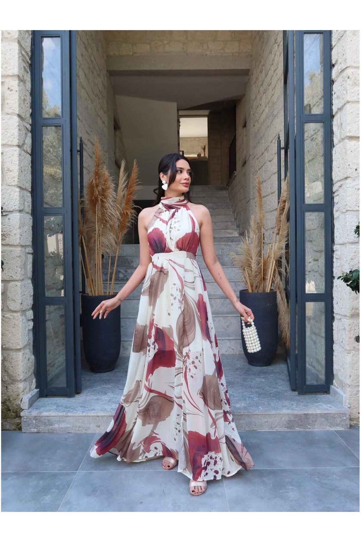 KOSHKA MODA Desenli Halter Yaka Yırtmaçlı Uzun Şifon Elbise