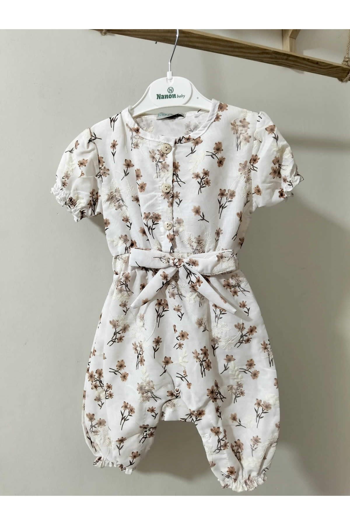 krm kerem bebe Nakışlı Çiçekli Boydan Çıtçıtlı Yazlık Bebek Tulum