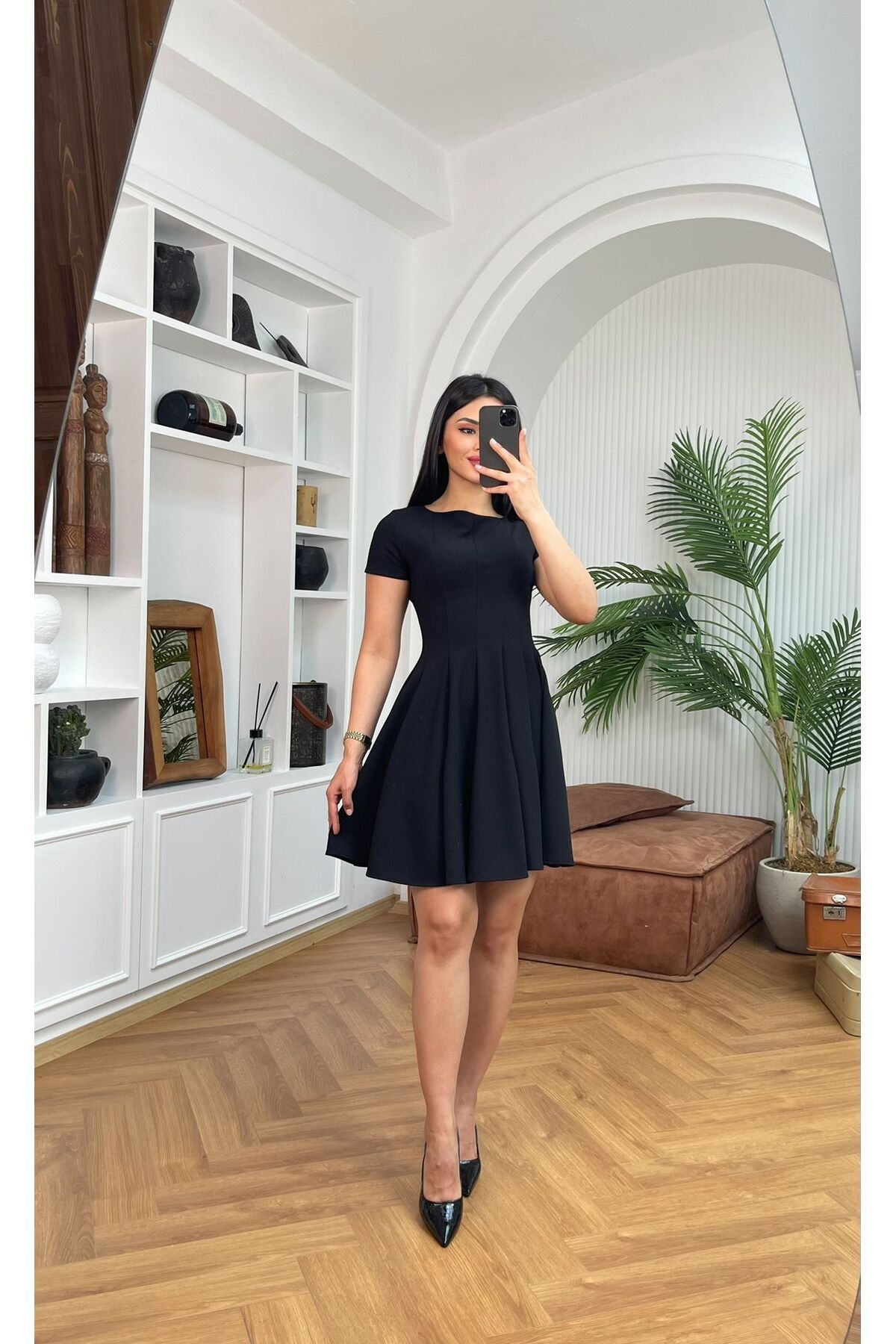 Nida Boutique Yarım Kol Parçalı Kısa Örme Krep Elbise