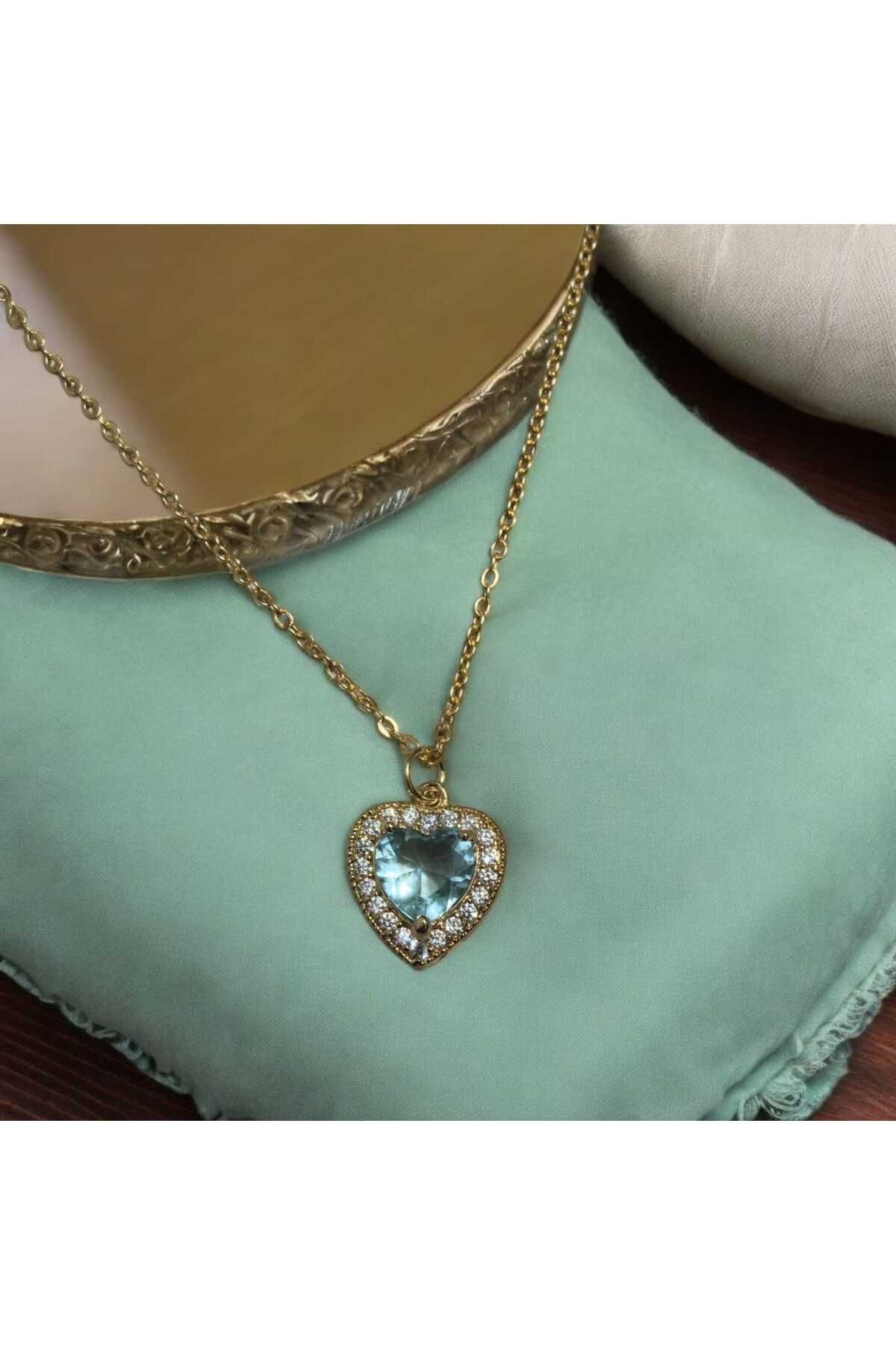 Butik LYVÉN Işıltılı Kalp Figürlü Açık Mavi Taşlı Altın Renk Kadın Kolye