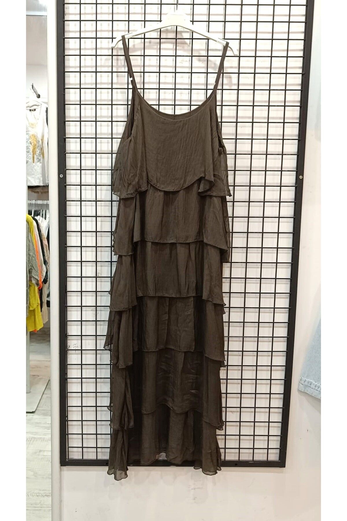Butik Şans Askılı Kat Kat İtalyan İpek Uzun Elbise