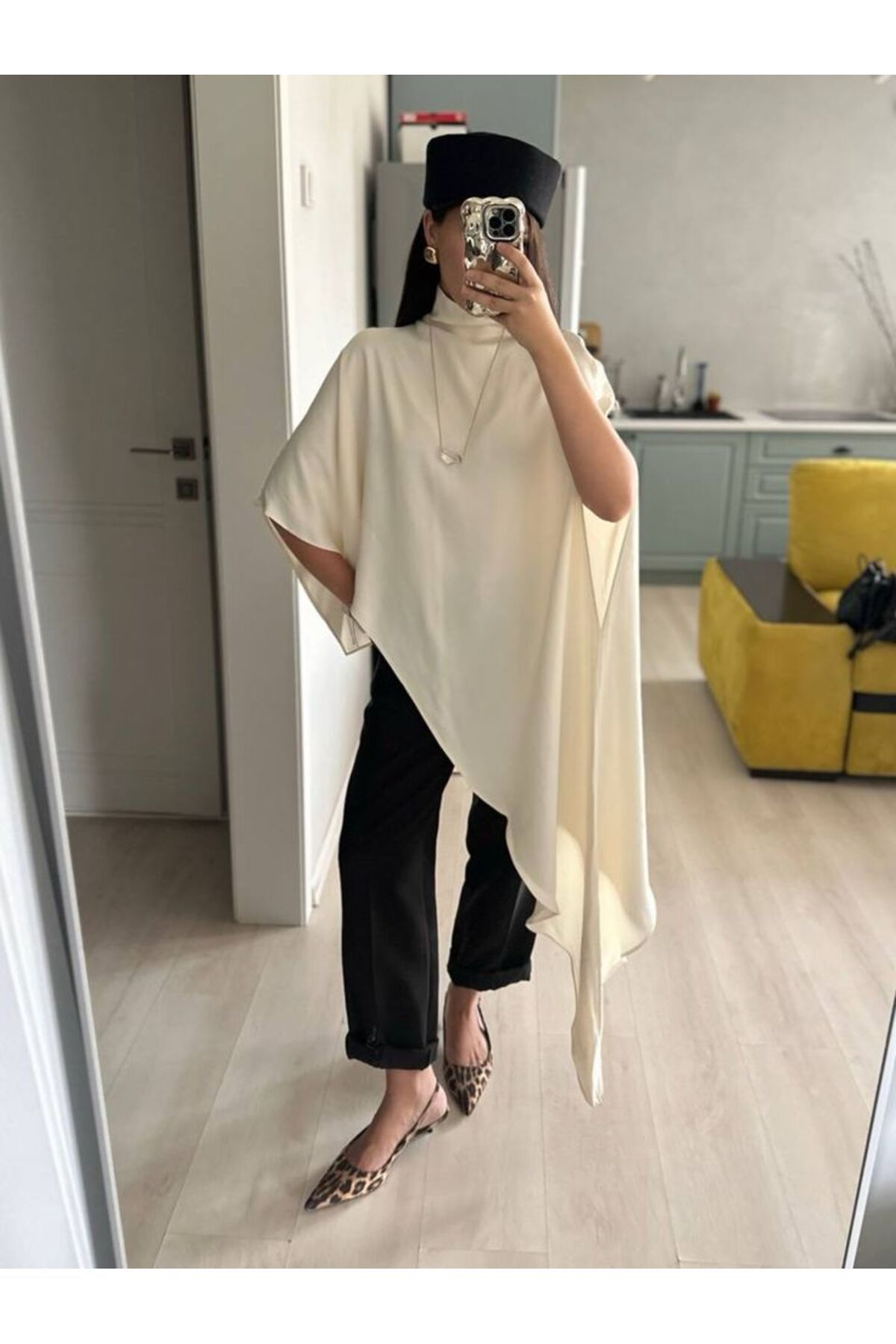 Buket Veli Atelier Saten Kırık Beyaz Asimetrik Uzun Bluz