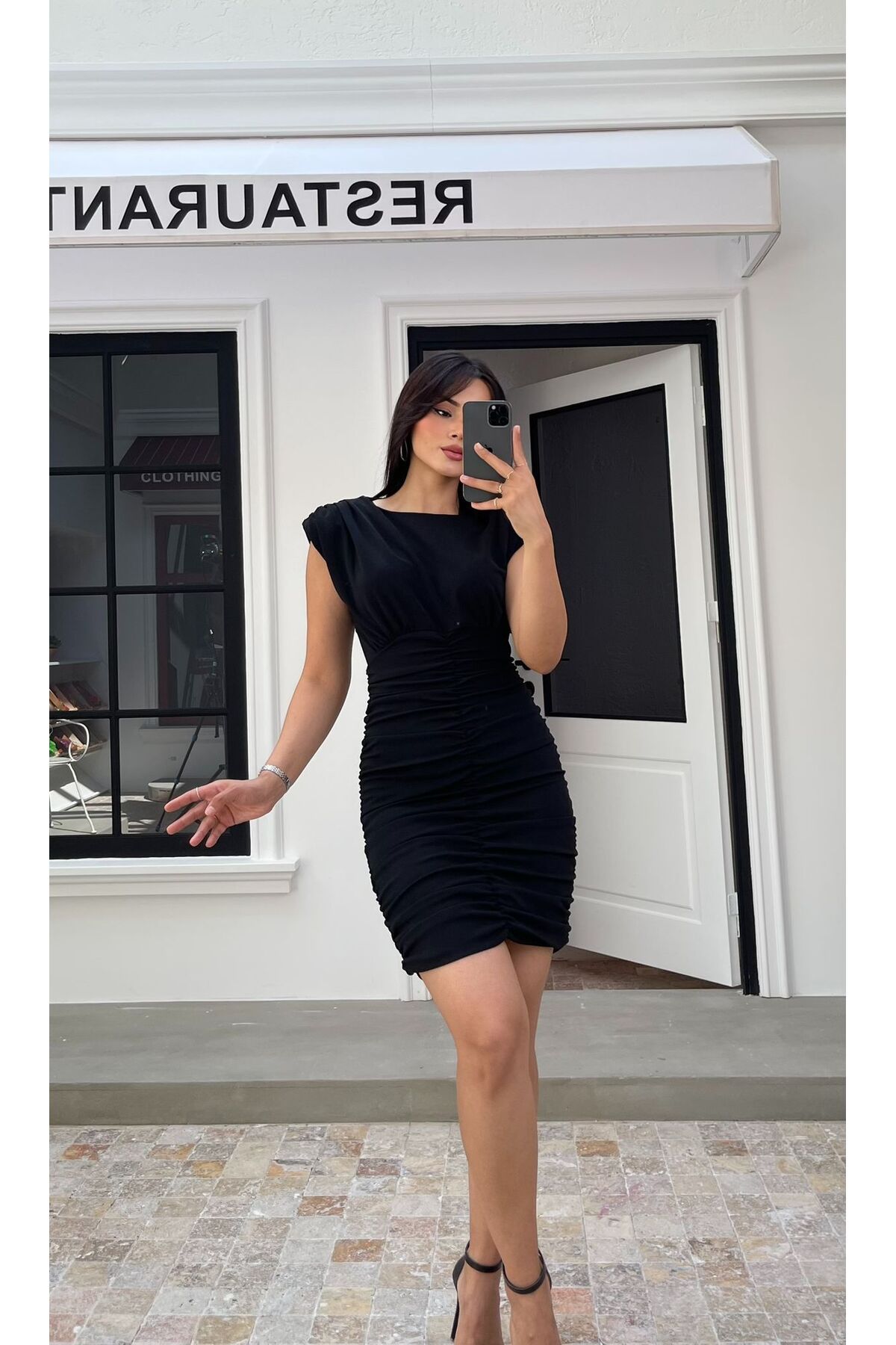 Nida Boutique Sıfır Kol Komple Drapeli Örme Krep Kısa Elbise