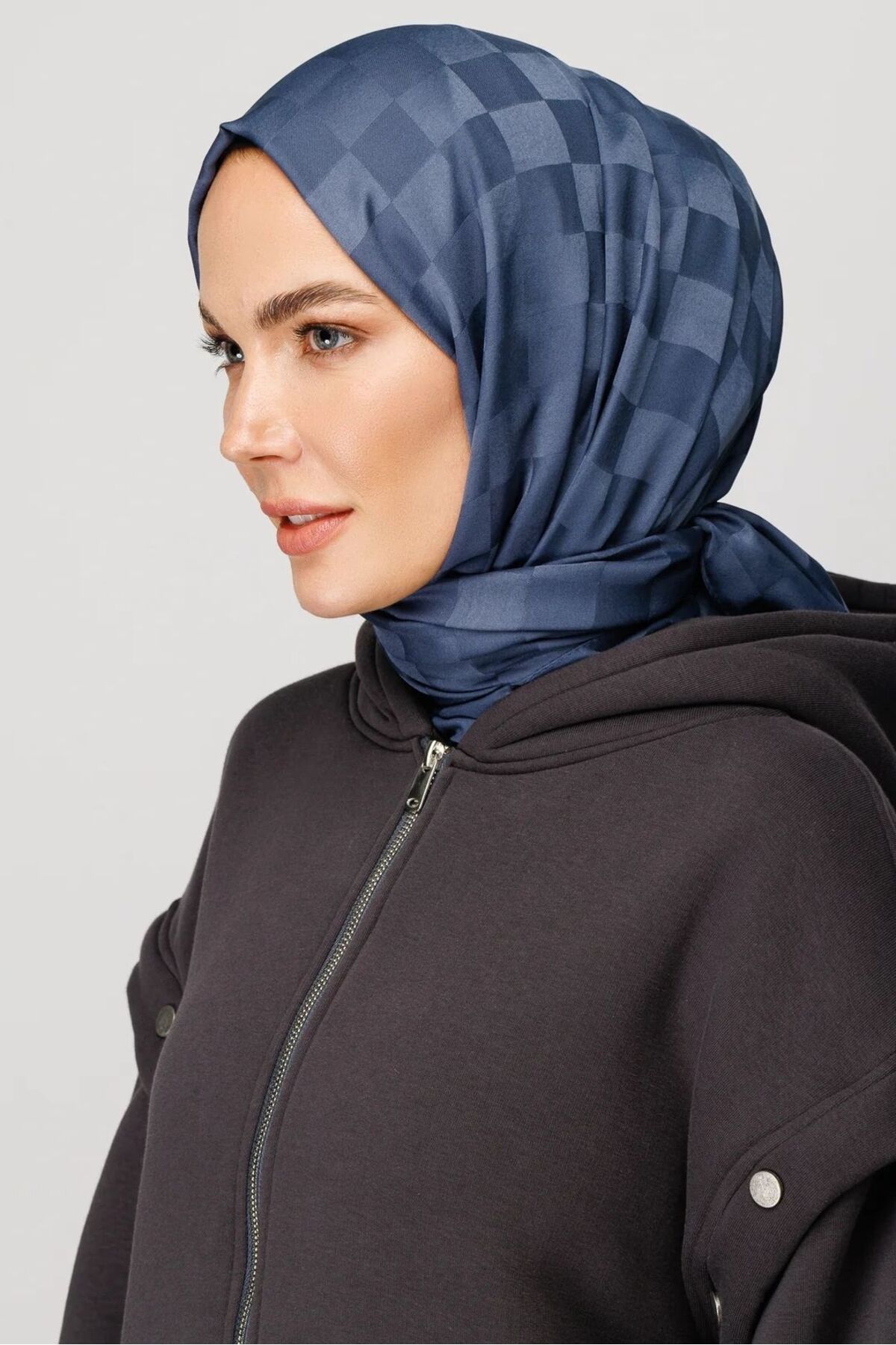 MENESSA İpeksi Jakar Şal Dama Desen Füme