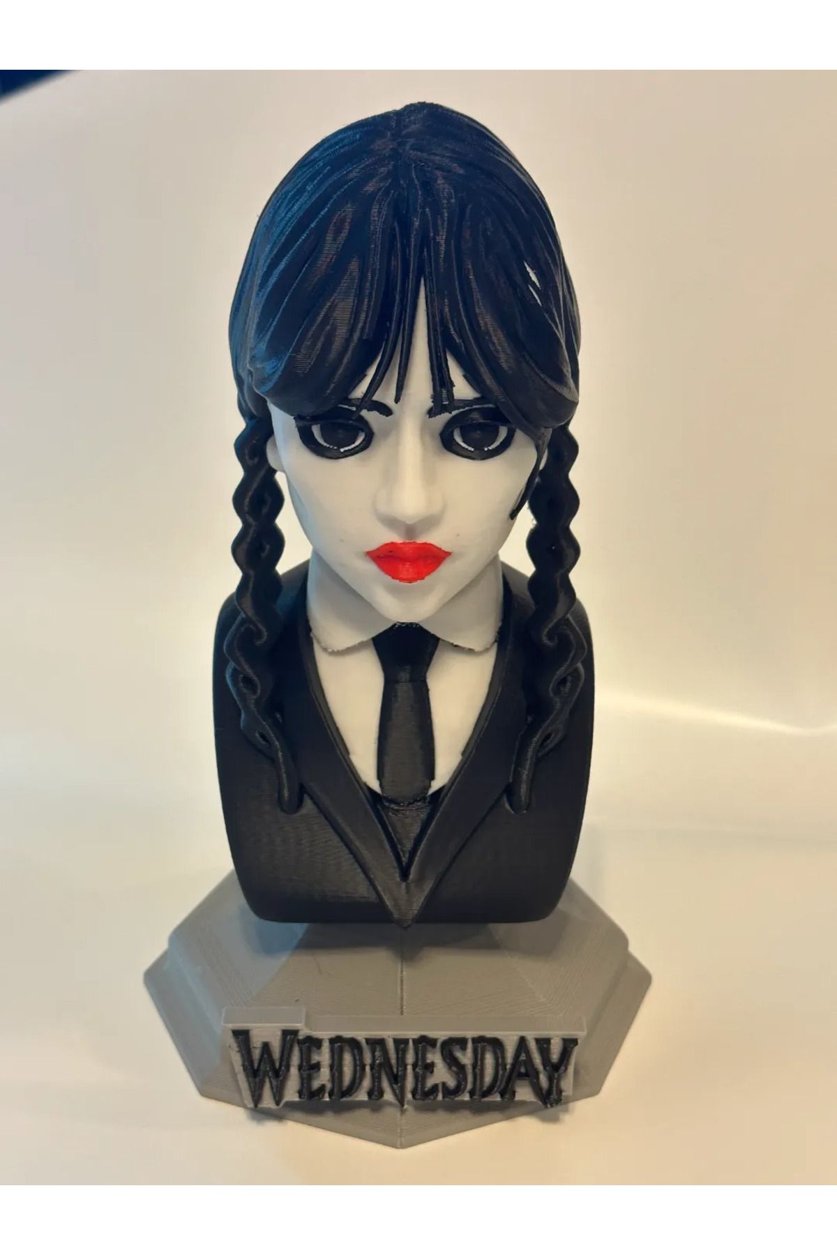 Lades Wednesday Addams büst