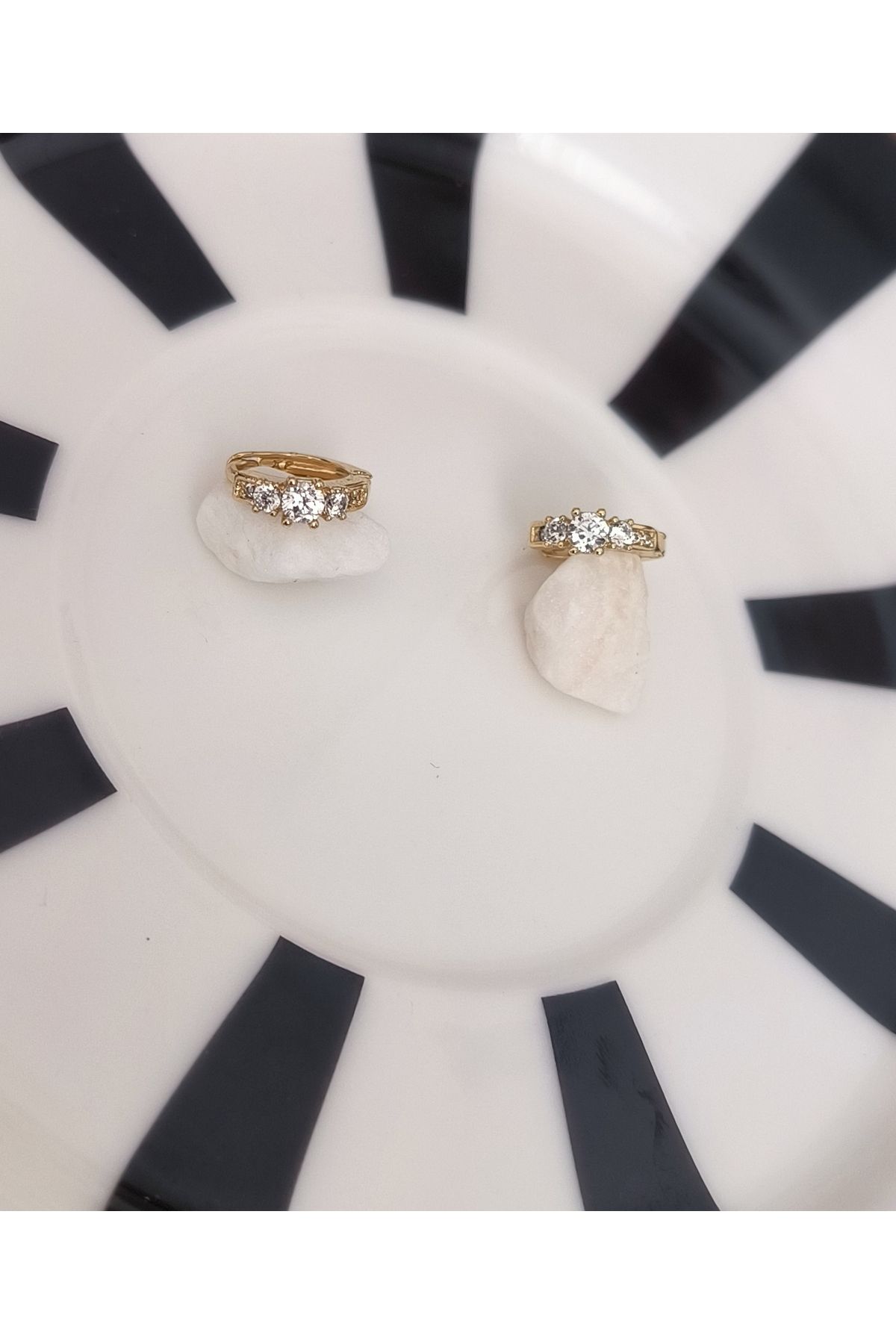 xUPING Altın Kaplama Minimal Taşlı Halka Küpe Kararmaz 14K Rengindedir 1cm